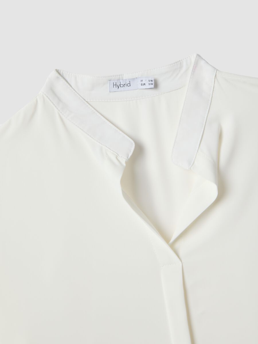 White long-sleeve regular-fit shirt with band collar_5