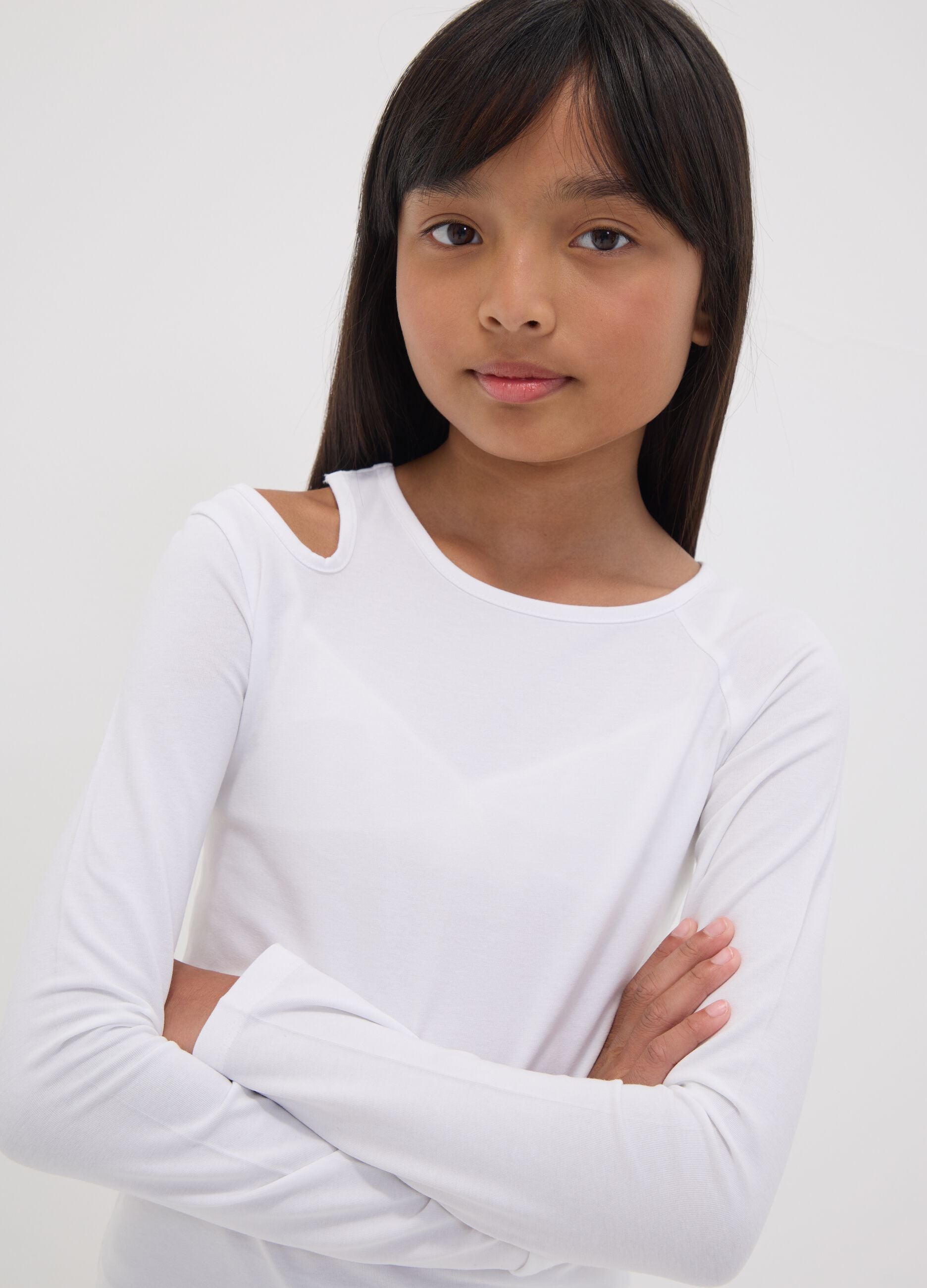 White organic stretch cotton T-shirt with shoulder cut-out for girls