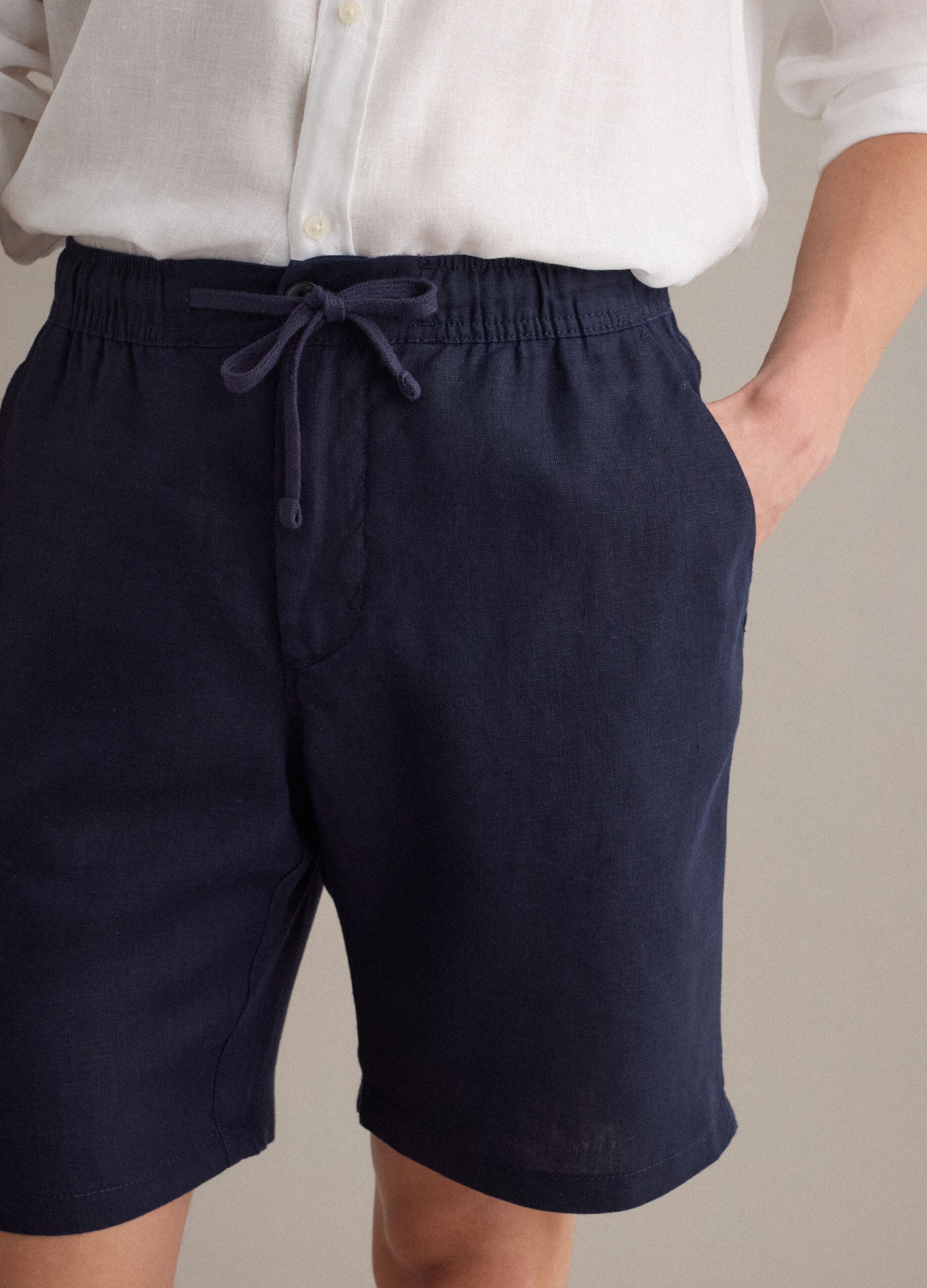 Blue pure linen Bermuda shorts with elasticated waist
