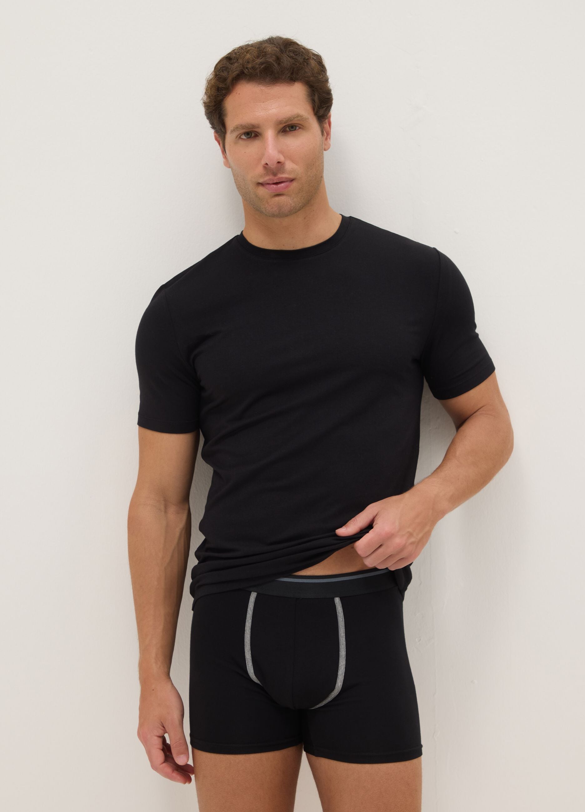 Black crew neck t-shirt in cotton blend regular fit
