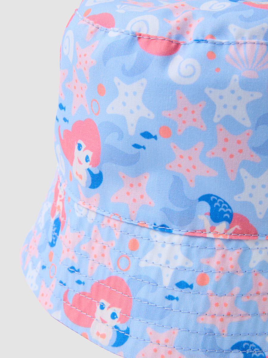 Cappello multicolor da bimba con fantasia marina_1