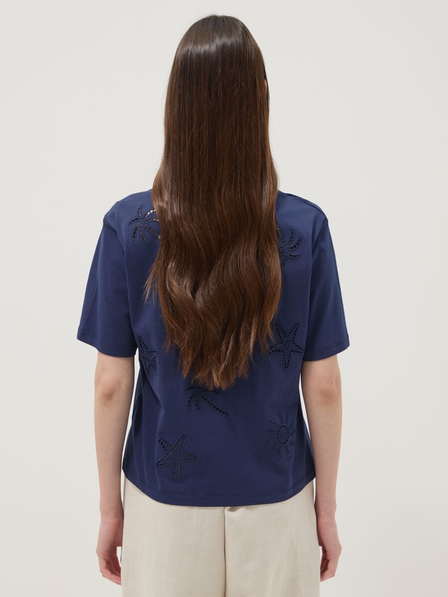 Blue pure cotton T-shirt with openwork embroidery, regular fit_3