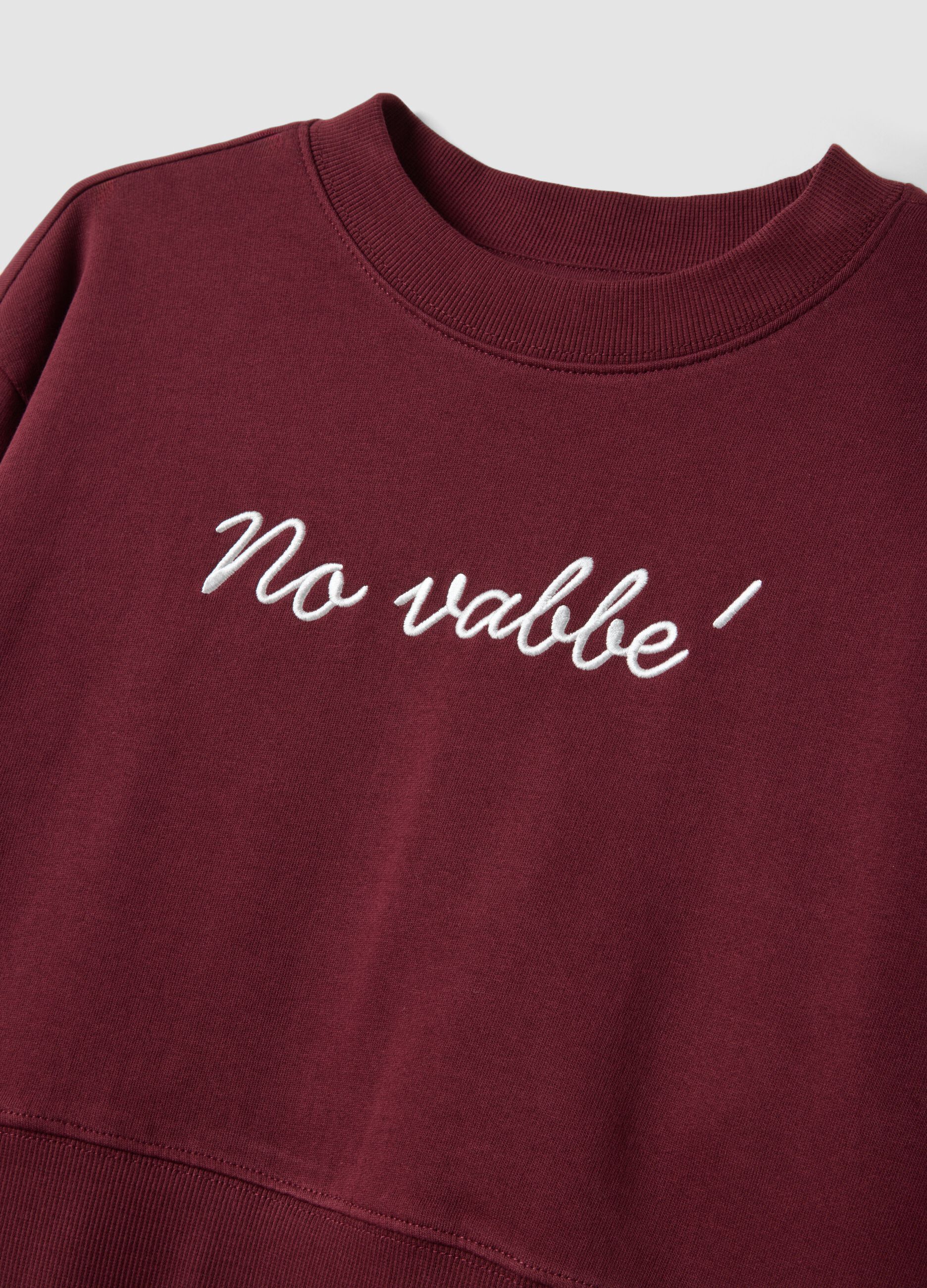 Short purple sweatshirt in pure organic cotton with ribbed neckline