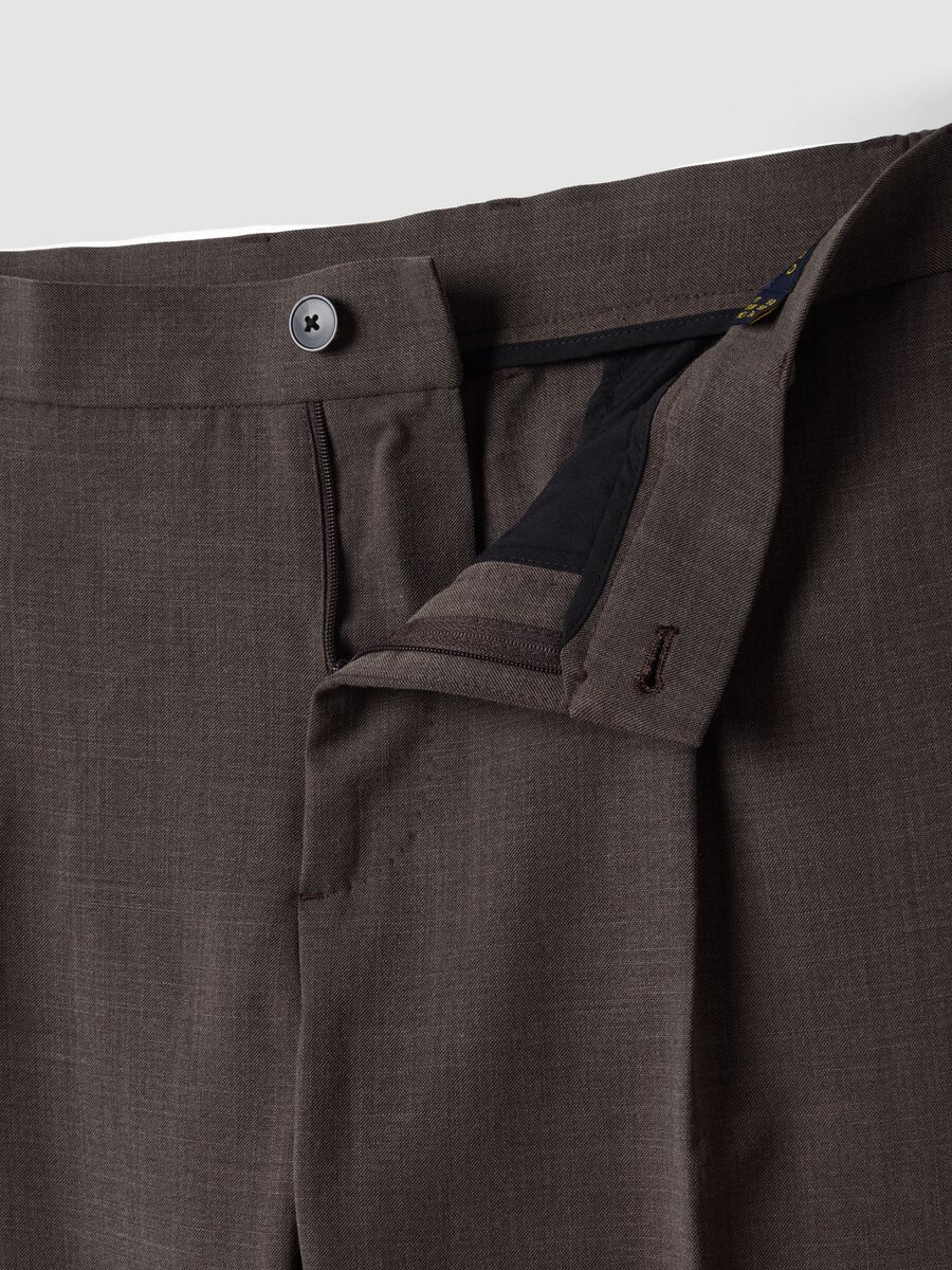 Pantaloni marroni in viscosa elasticizzata slim fit_1