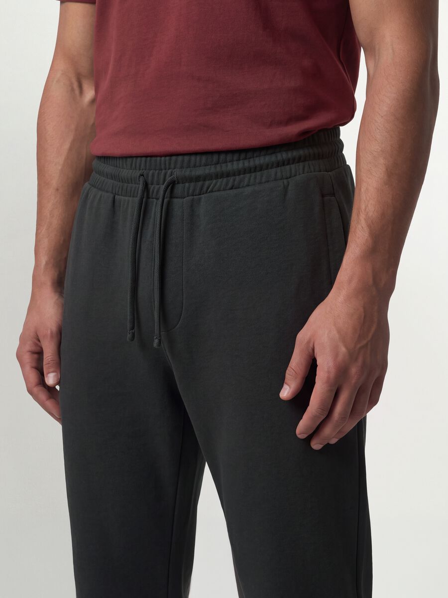 Pantaloni jogger grigio scuro in misto cotone regular fit_4