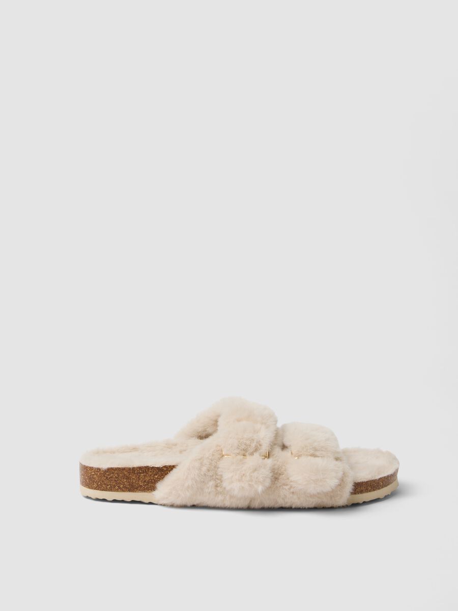 Pantofole beige aperte con fascia incrociata e fibbia_0