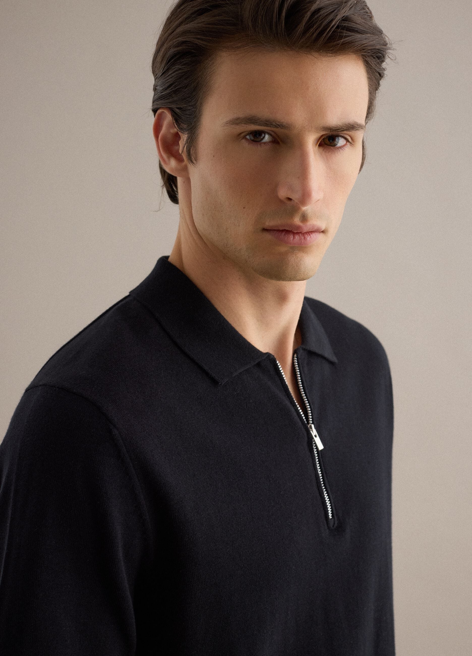 Short-sleeved pure cotton black polo regular fit with zip