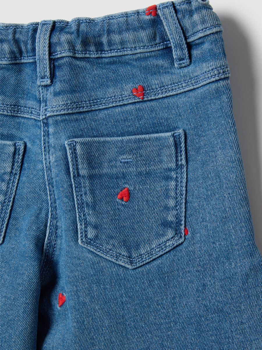 Pantaloni in cotone elasticizzato denim con ricami per bimba wide leg_3