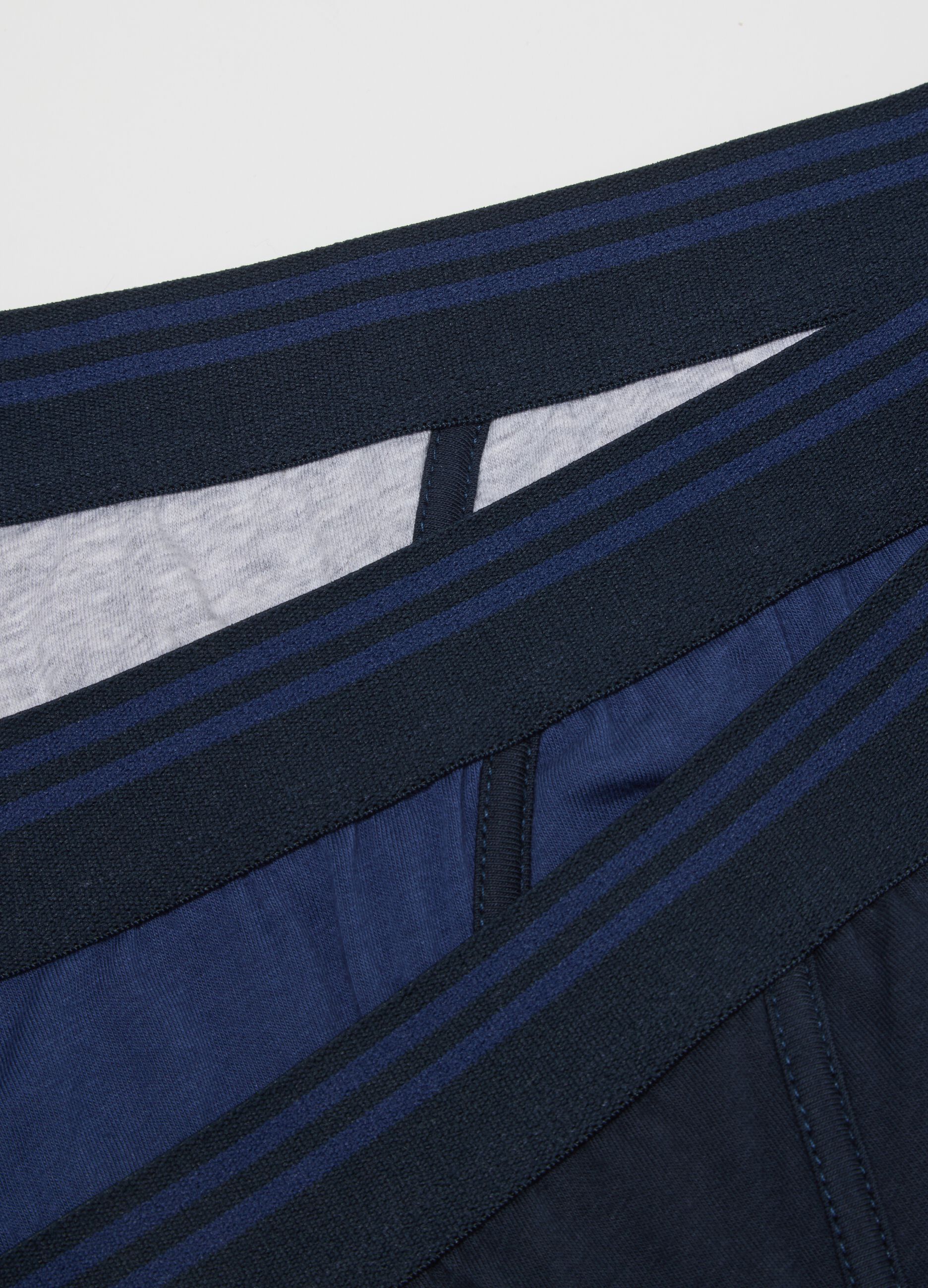 Tripack of regular fit multicolour cotton briefs