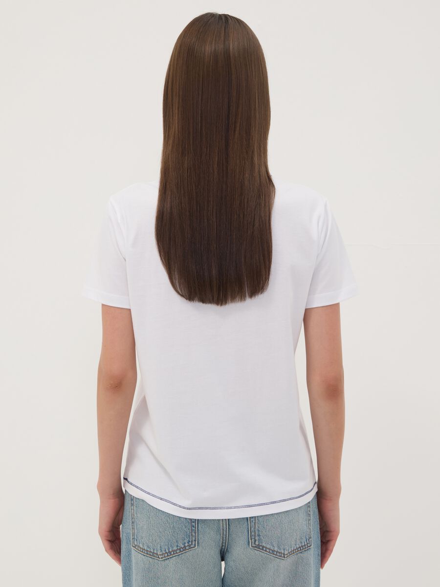 T-shirt bianca in puro cotone con stampa Stitch regular fit_3