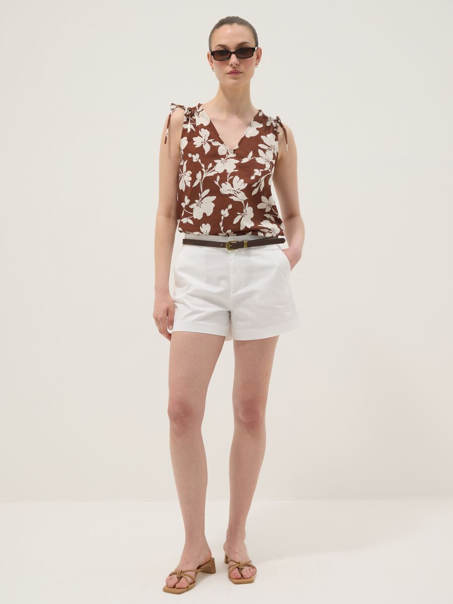 Brown pure cotton V-neck floral print blouse, regular fit_2