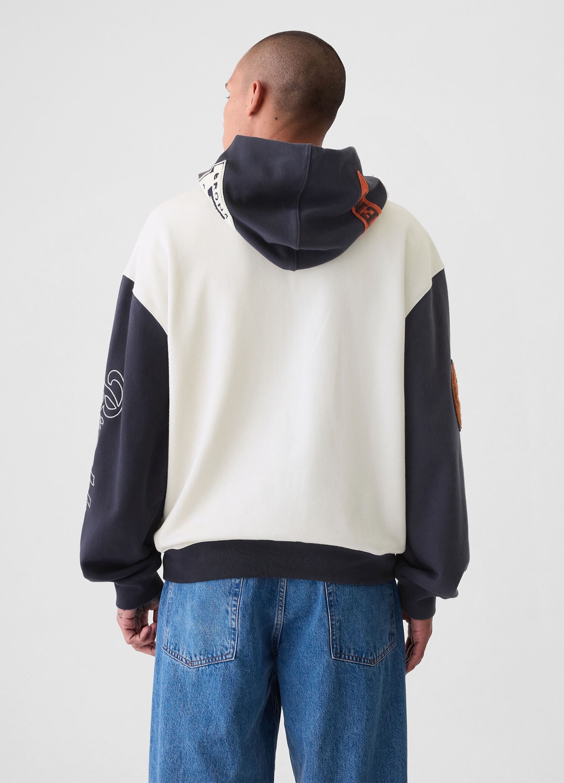 Colourblock sweatshirt with basketball motif and hood
