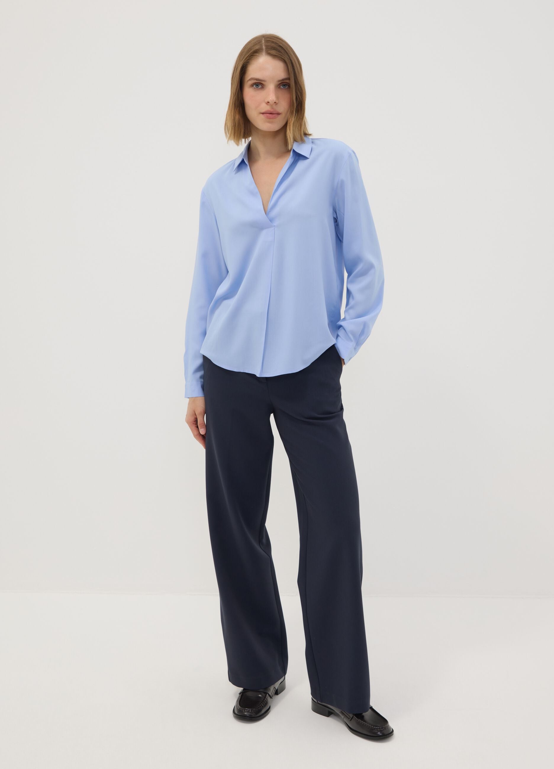 Light blue pure viscose shirt with classic collar, regular fit