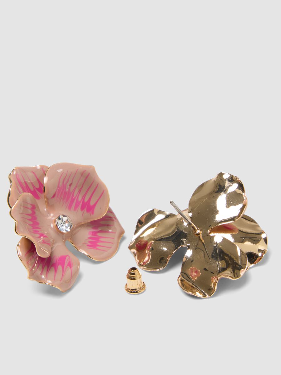 Orecchini rosa a forma di fiore con dettagli luminosi_2