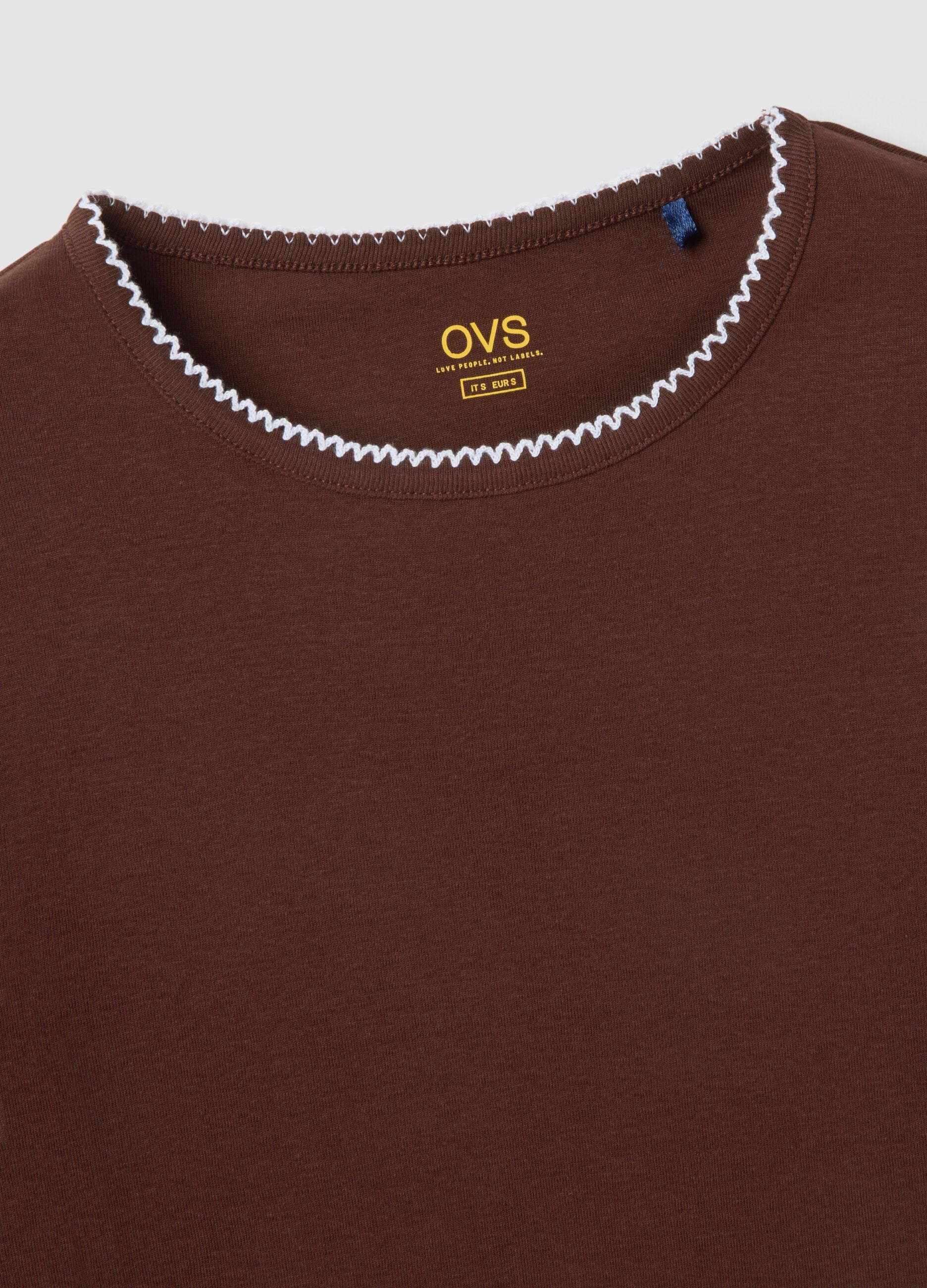 Brown pure cotton regular fit t-shirt with contrast stitching