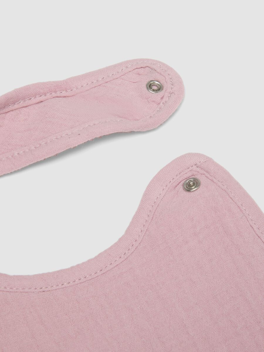 2-pack of multicolour pure cotton bibs for baby girl_2