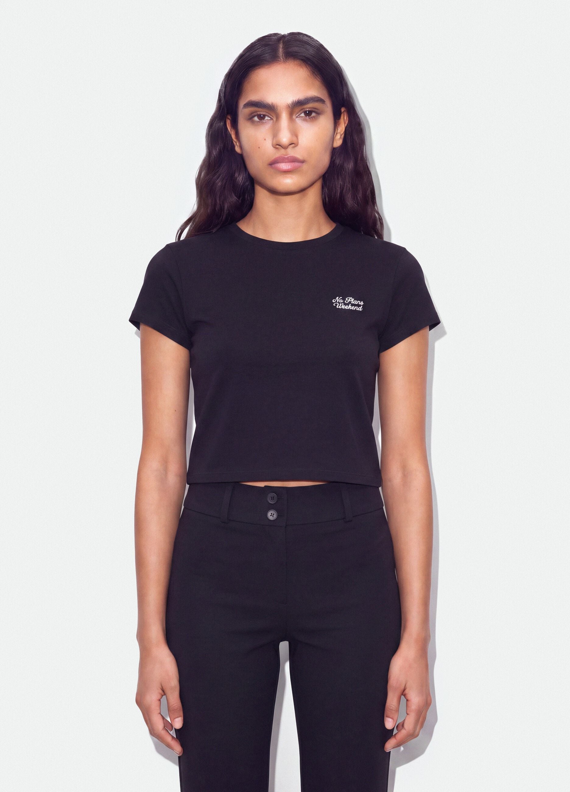 Black pure cotton crop T-shirt with crew neck and print