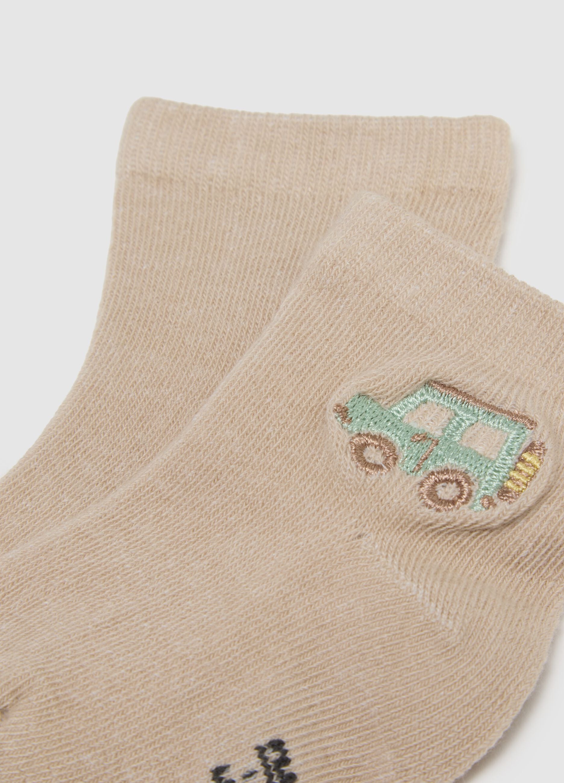 Multicolour cotton blend sock tripack for newborns with embroidery