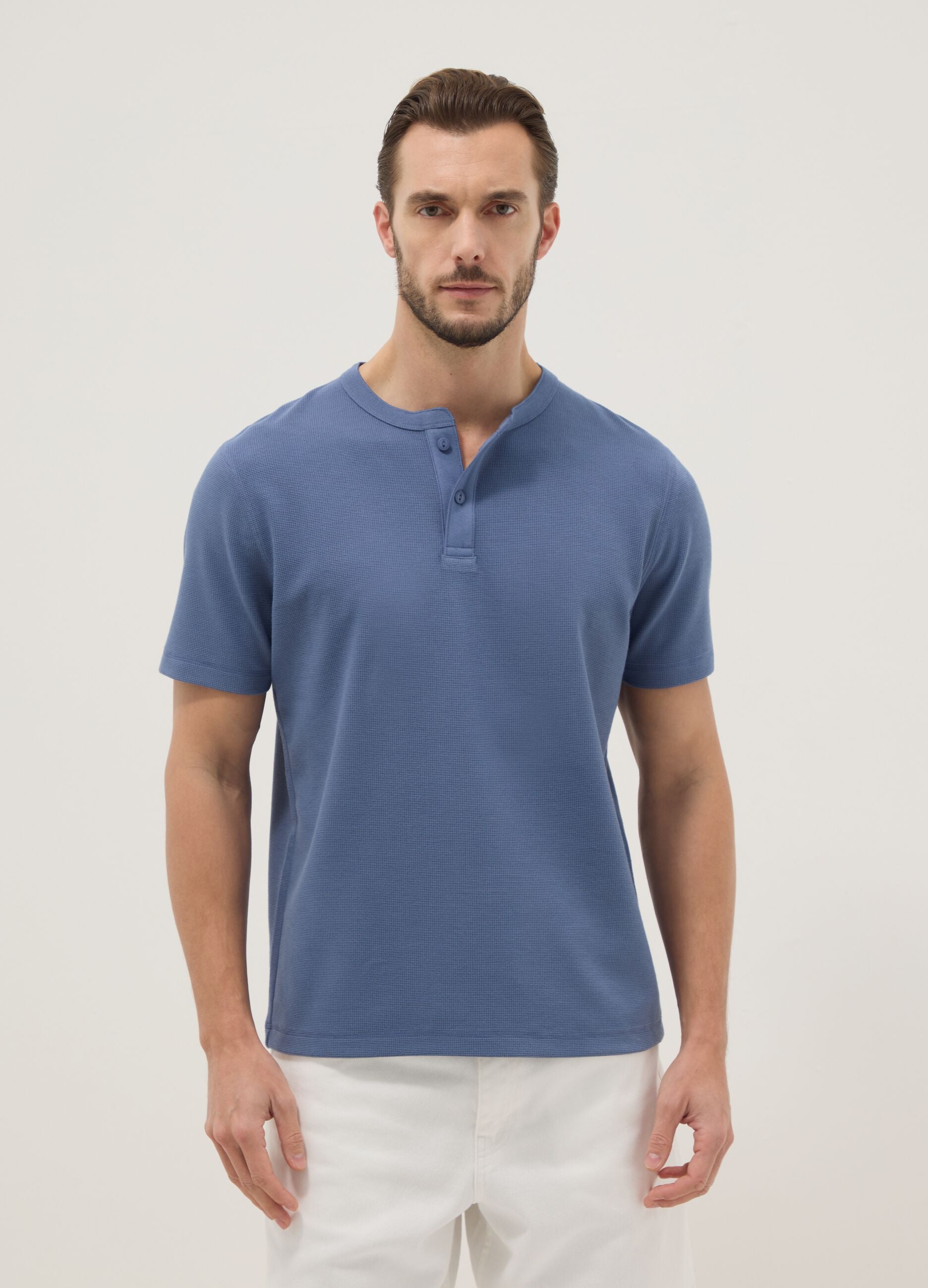 Blue short-sleeve regular fit t-shirt with seraphim collar