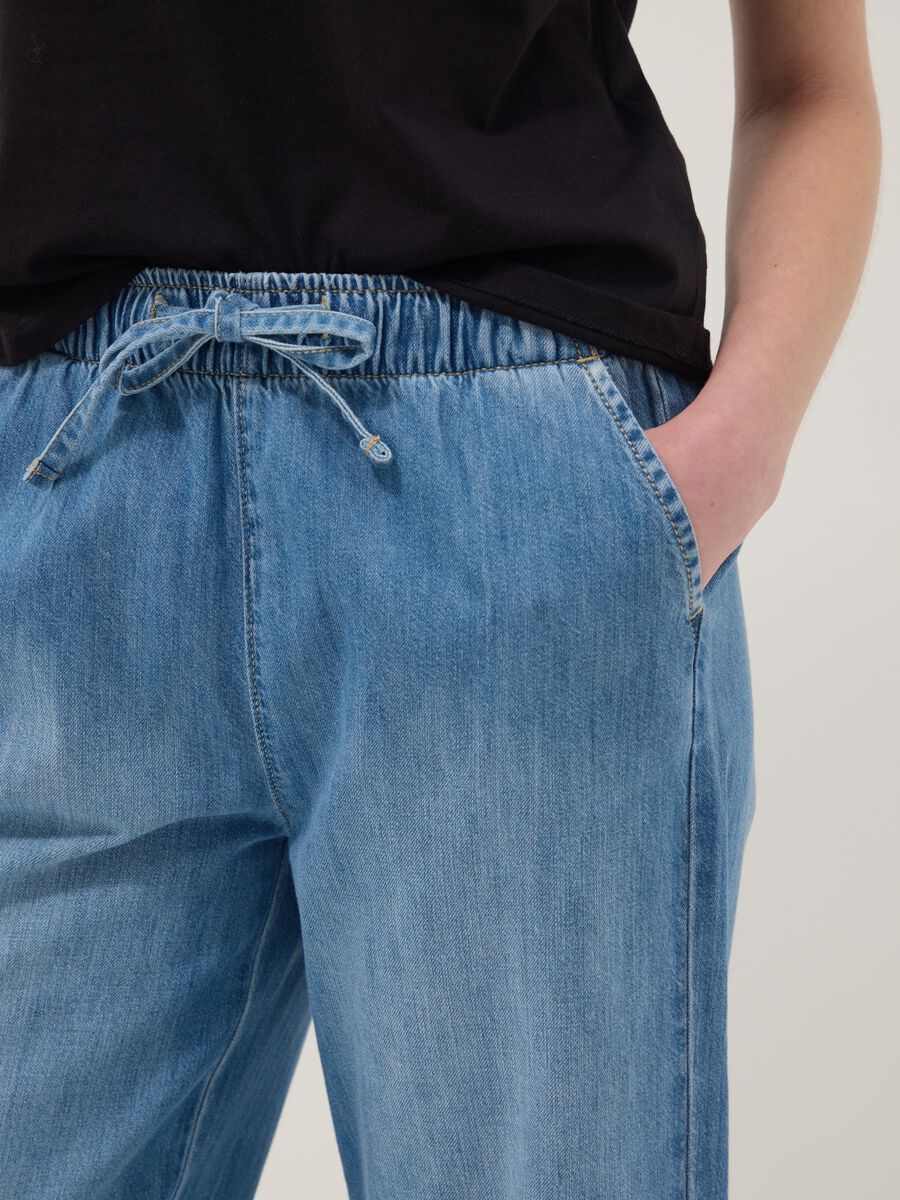 Jeans denim blu in puro cotone wide leg_3