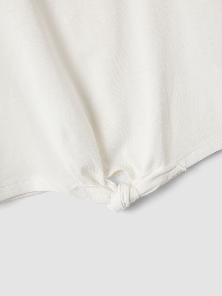 Tank top bianco in cotone organico con nodo sul fondo_3