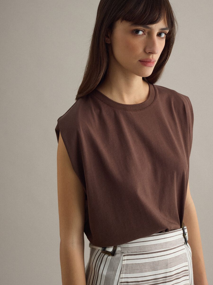 T-shirt marrone a maniche corte in misto cotone_0