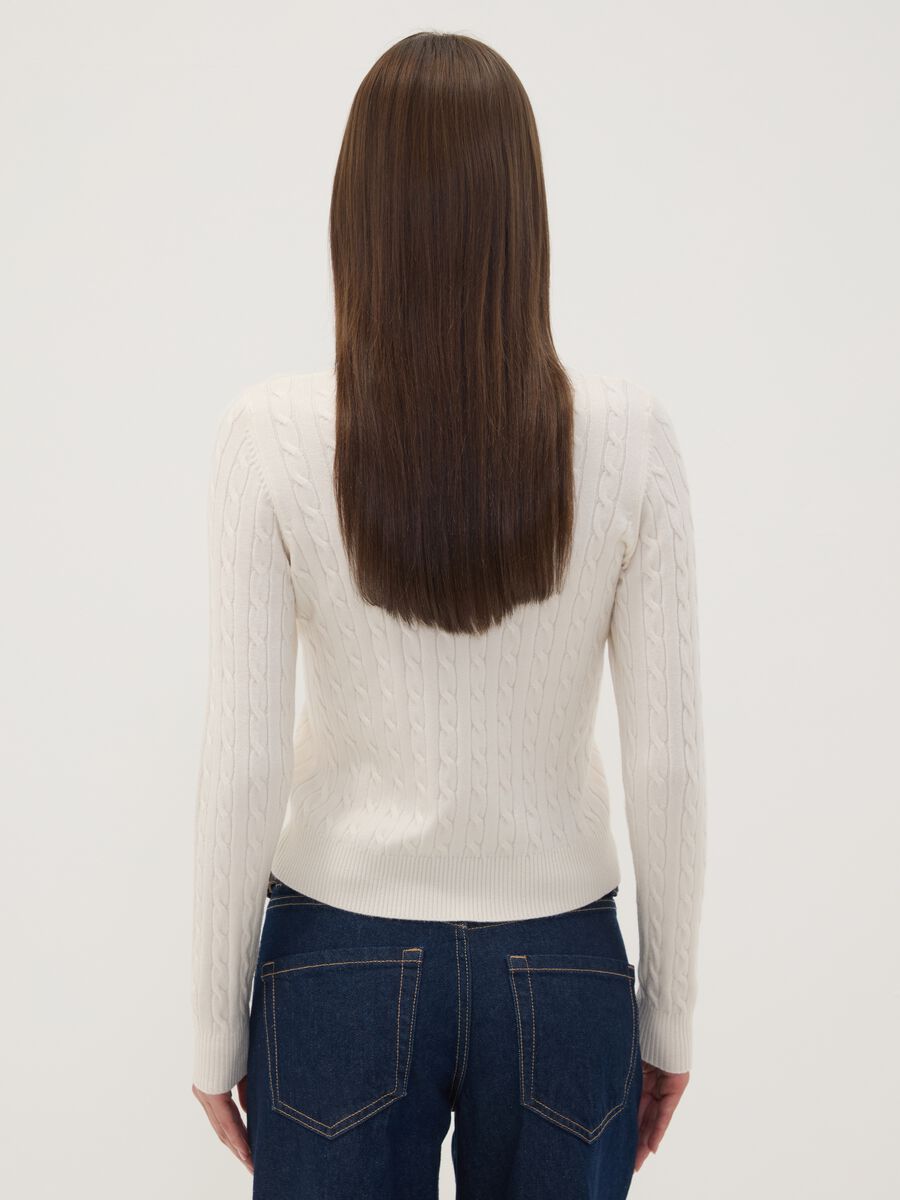 White cable-knit crew-neck jumper, regular fit_3