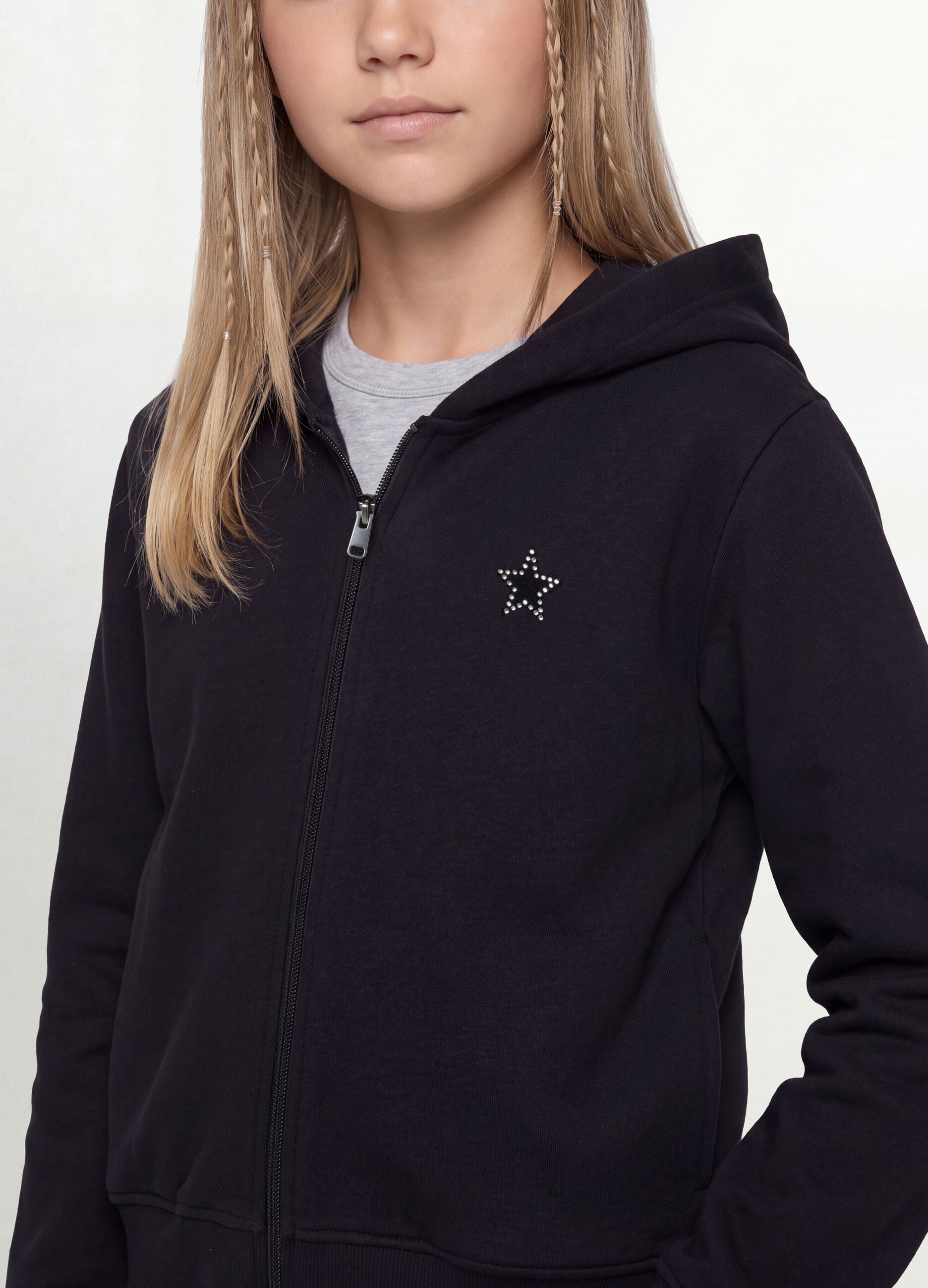 Black organic cotton hoodie with star detail for girls