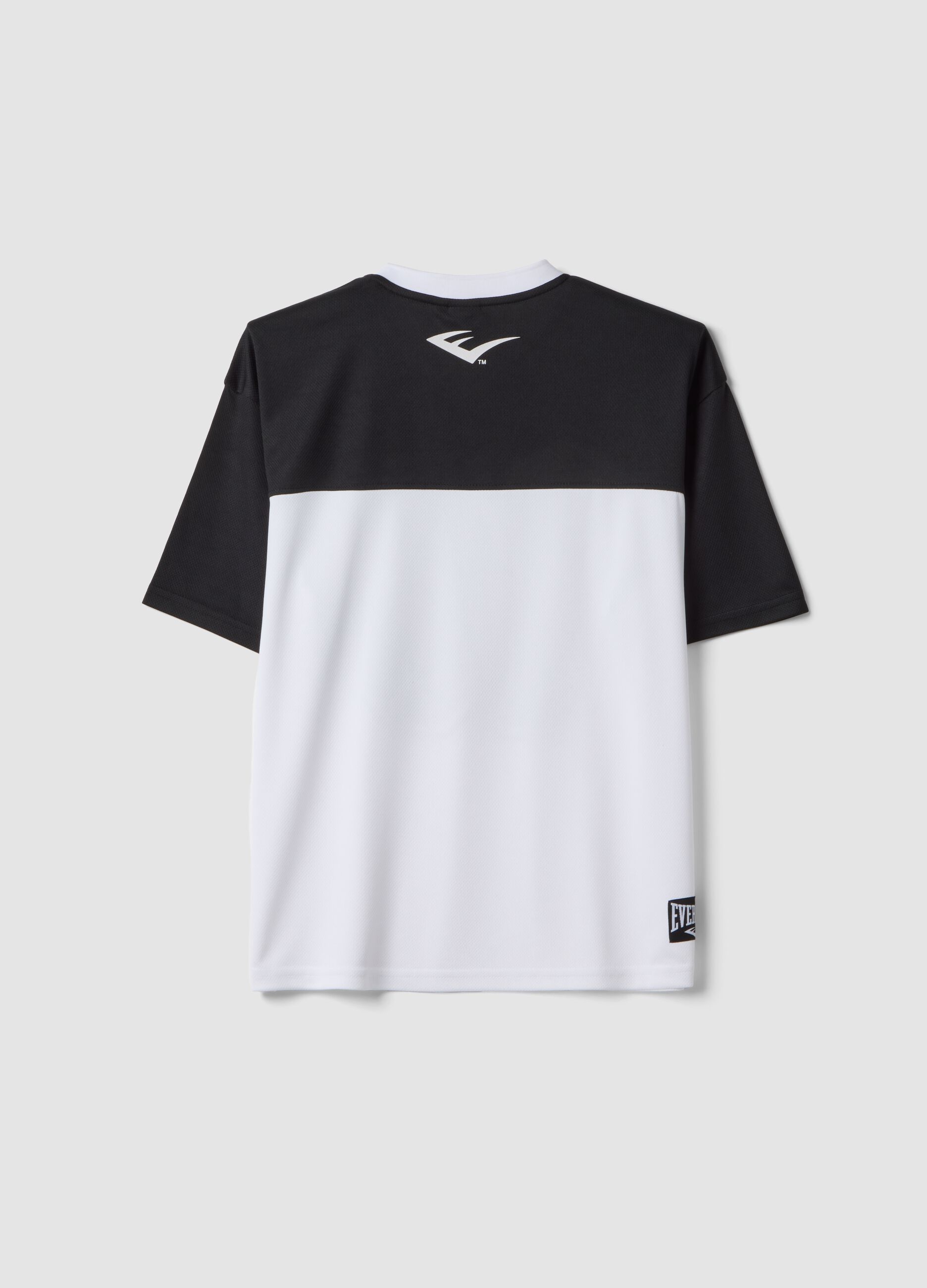 Black short-sleeve V-neck boys&rsquo; T-shirt, relaxed fit