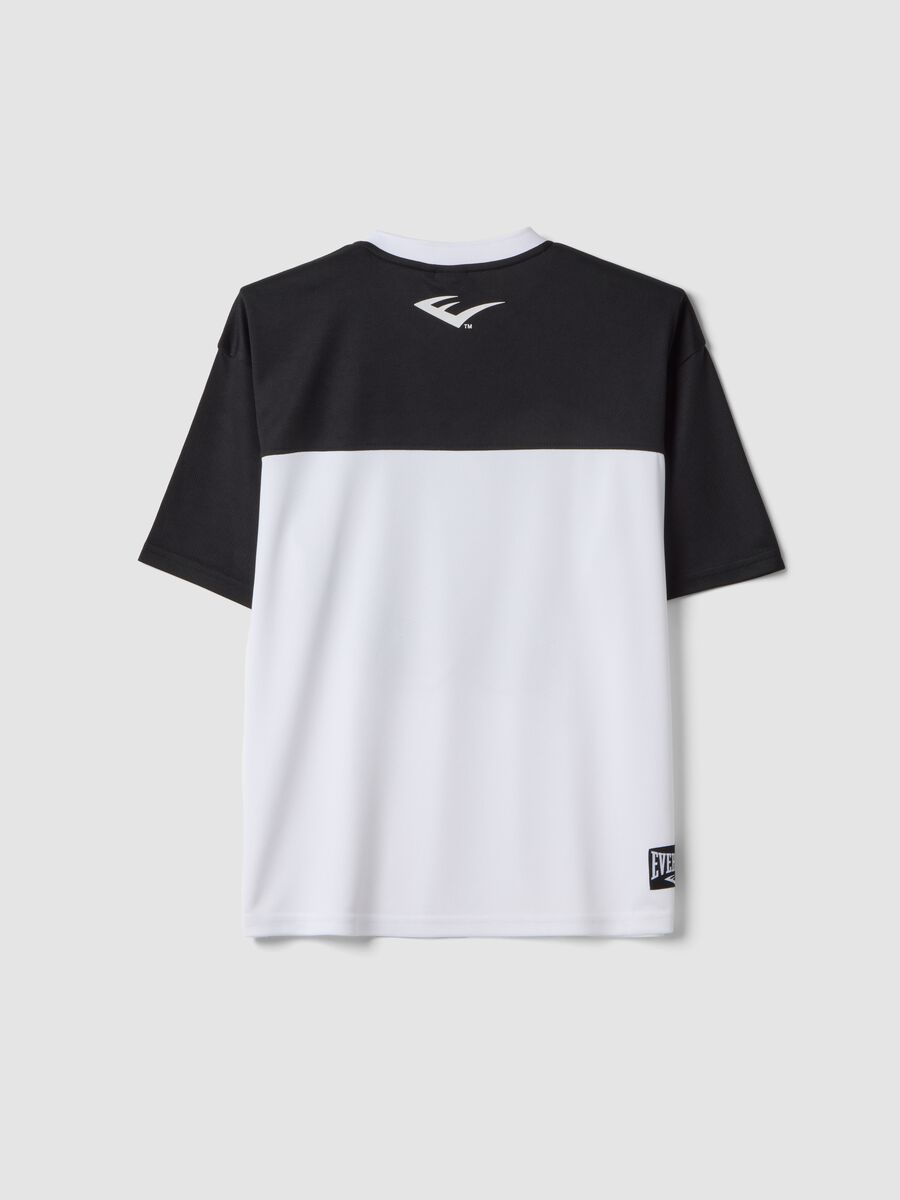 T-shirt nera a maniche corte con scollo a V per ragazzo relaxed fit_4