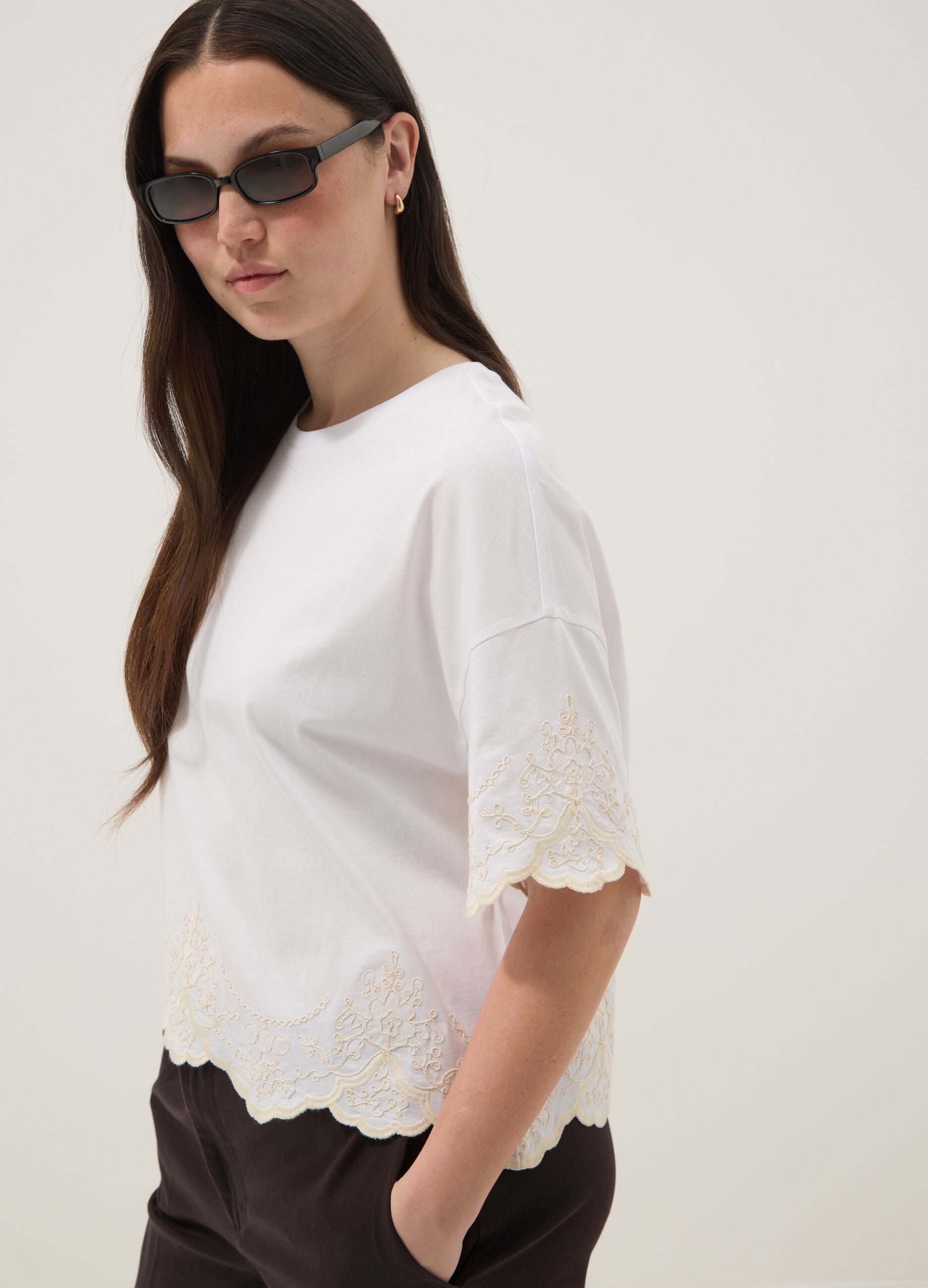 White pure cotton T-shirt with embroidery, regular fit