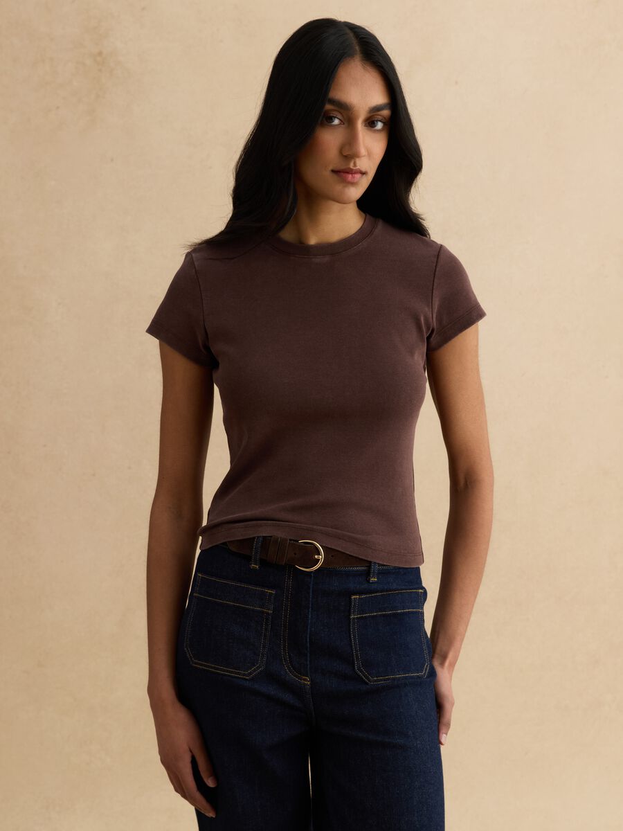 T-shirt fitted in cotone elasticizzato marrone_1