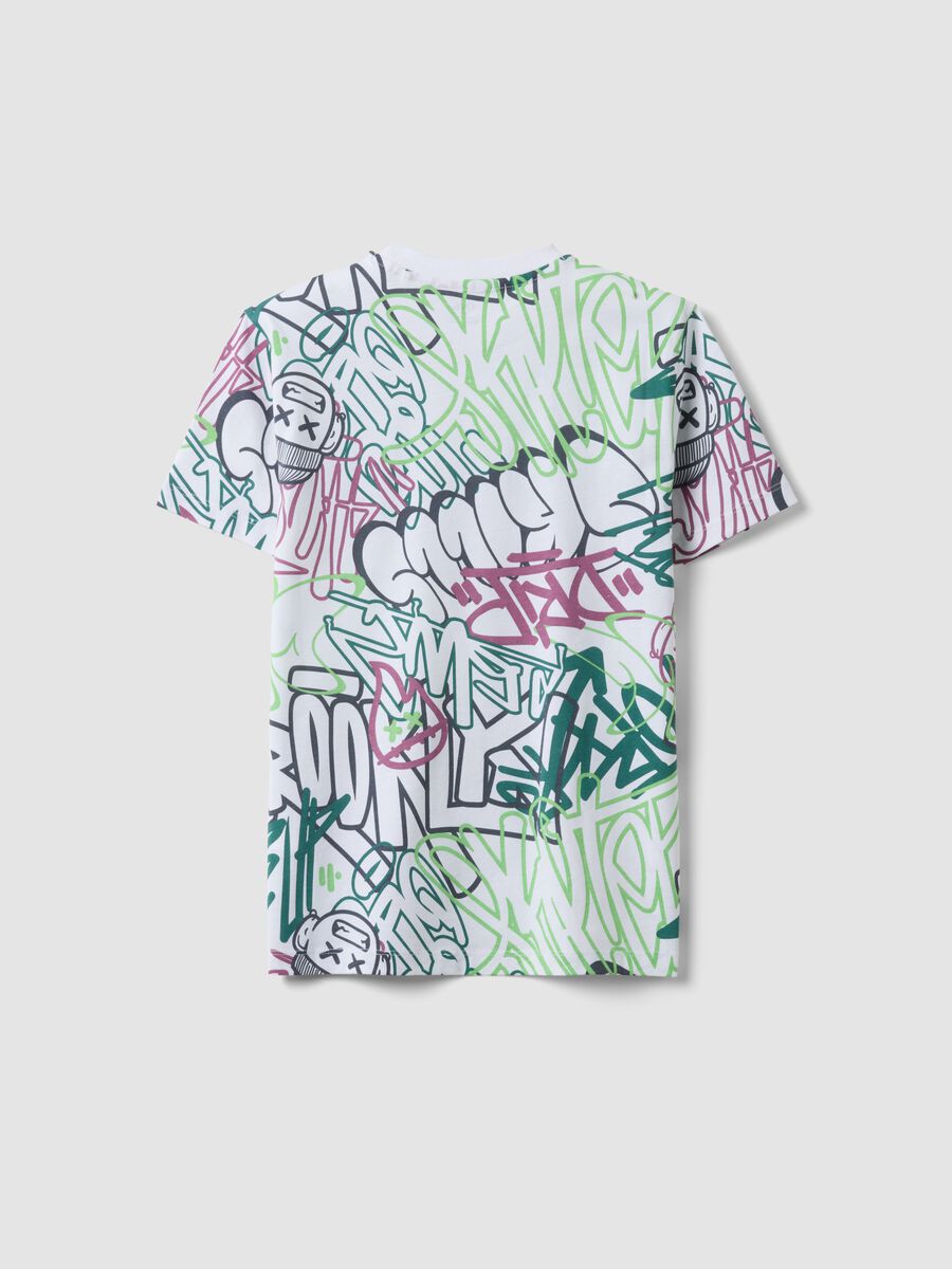 T-shirt multicolor in puro cotone con graffiti da ragazzo regular fit_4
