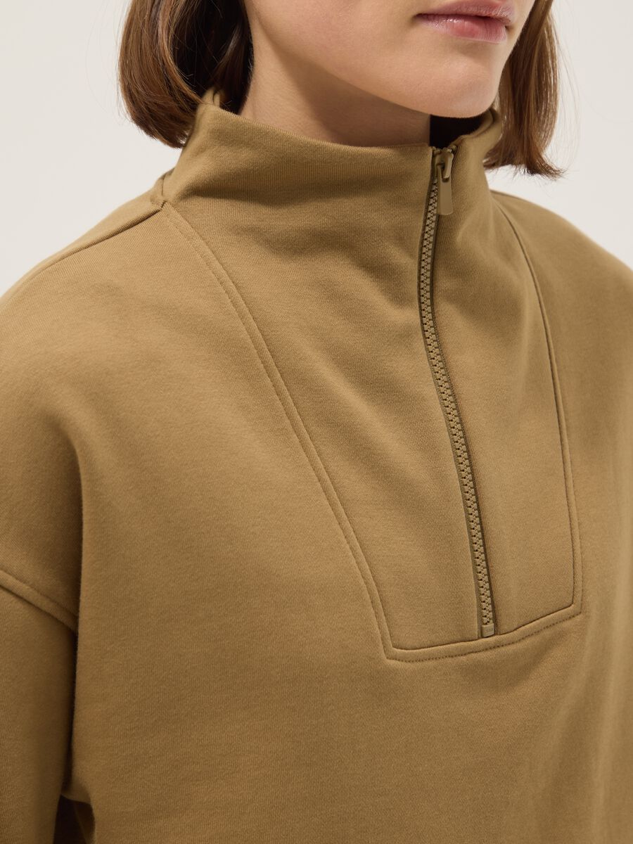 Felpa marrone in misto cotone con mezza zip_3