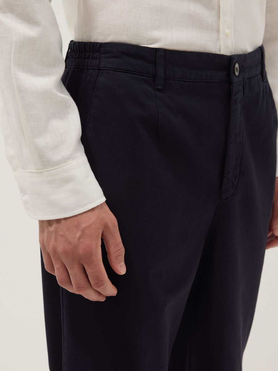 Pantaloni chino neri in puro cotone carrot fit_3