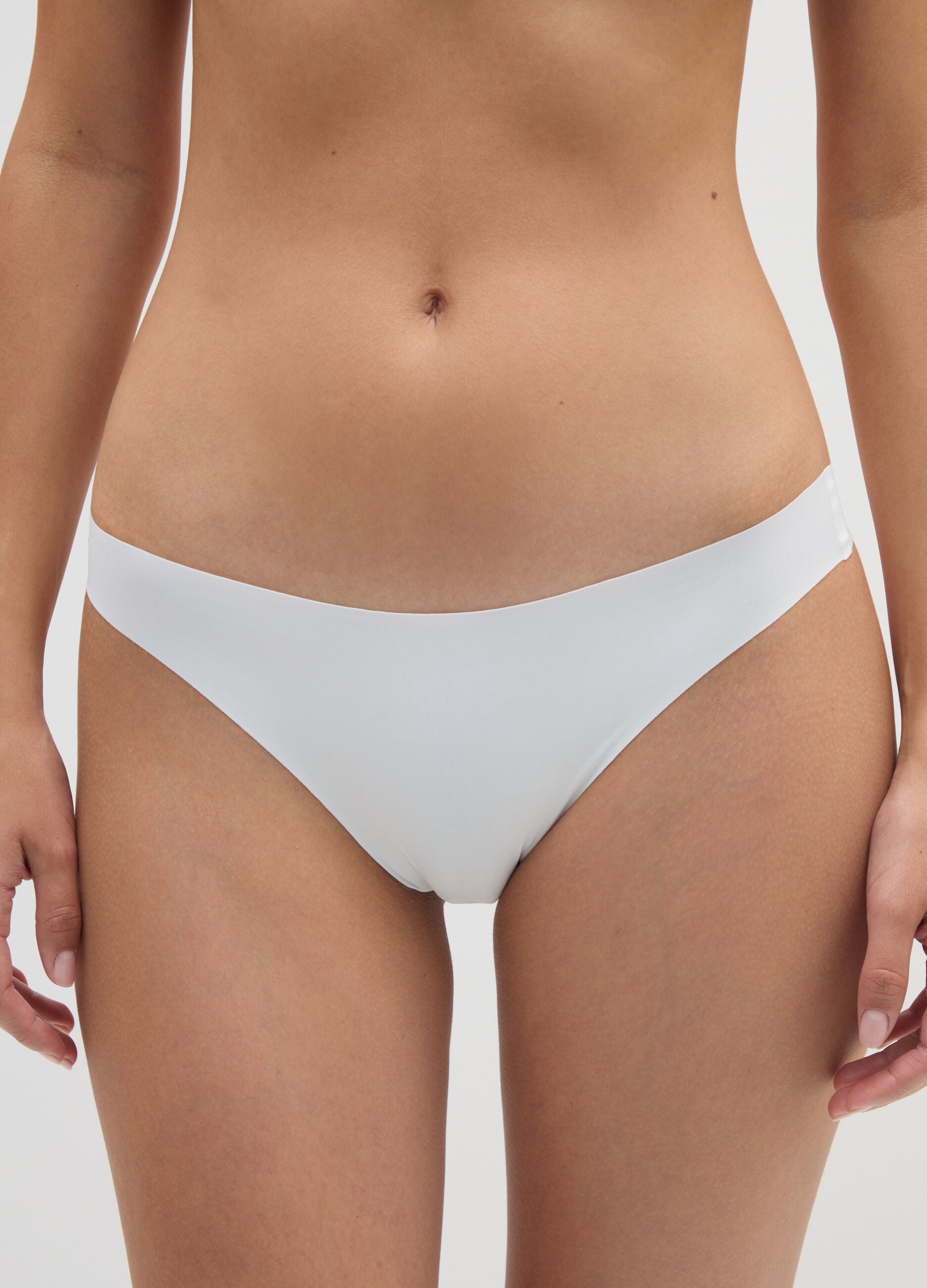 White cotton blend slip with regular fit