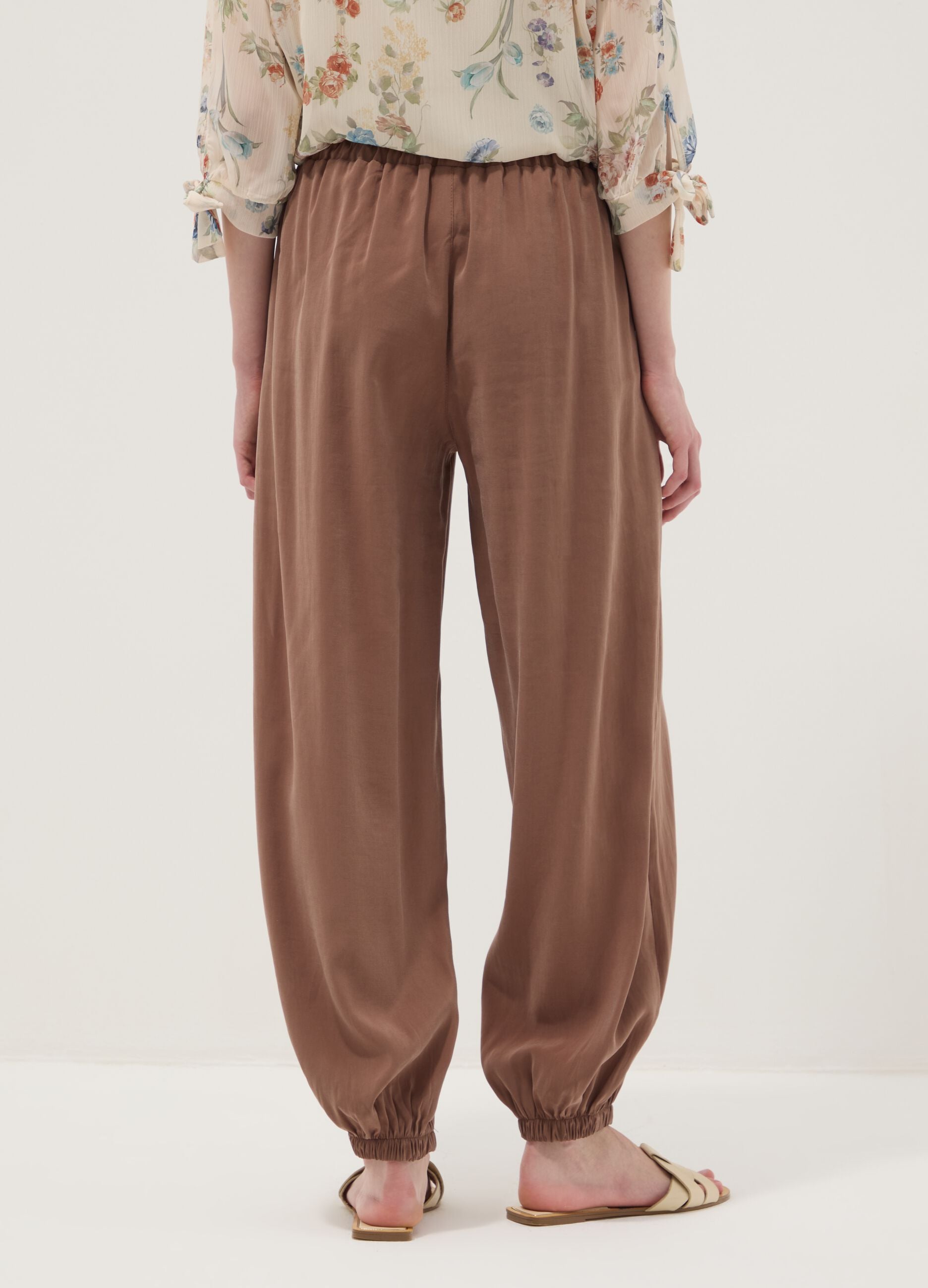 Brown viscose-blend trousers with elasticated cuffs, regular fit