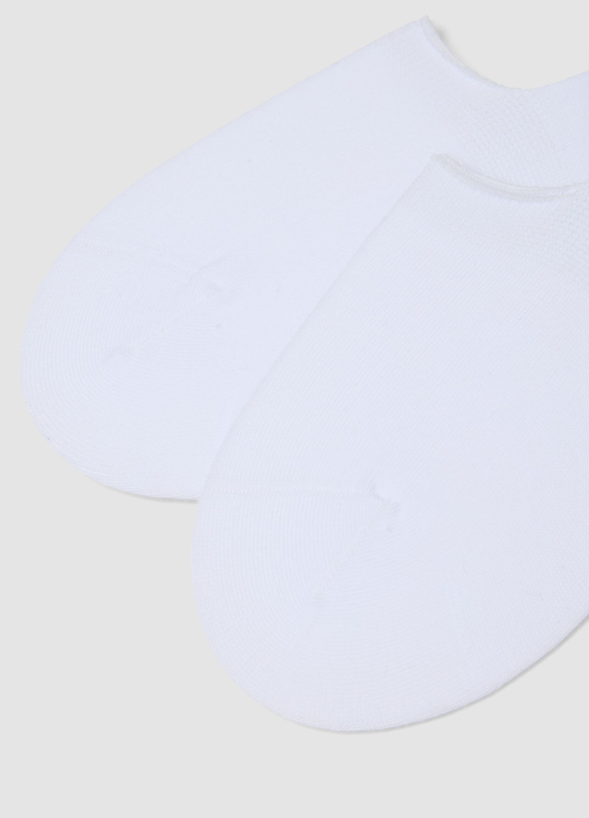3-pack of white organic stretch cotton no-show socks