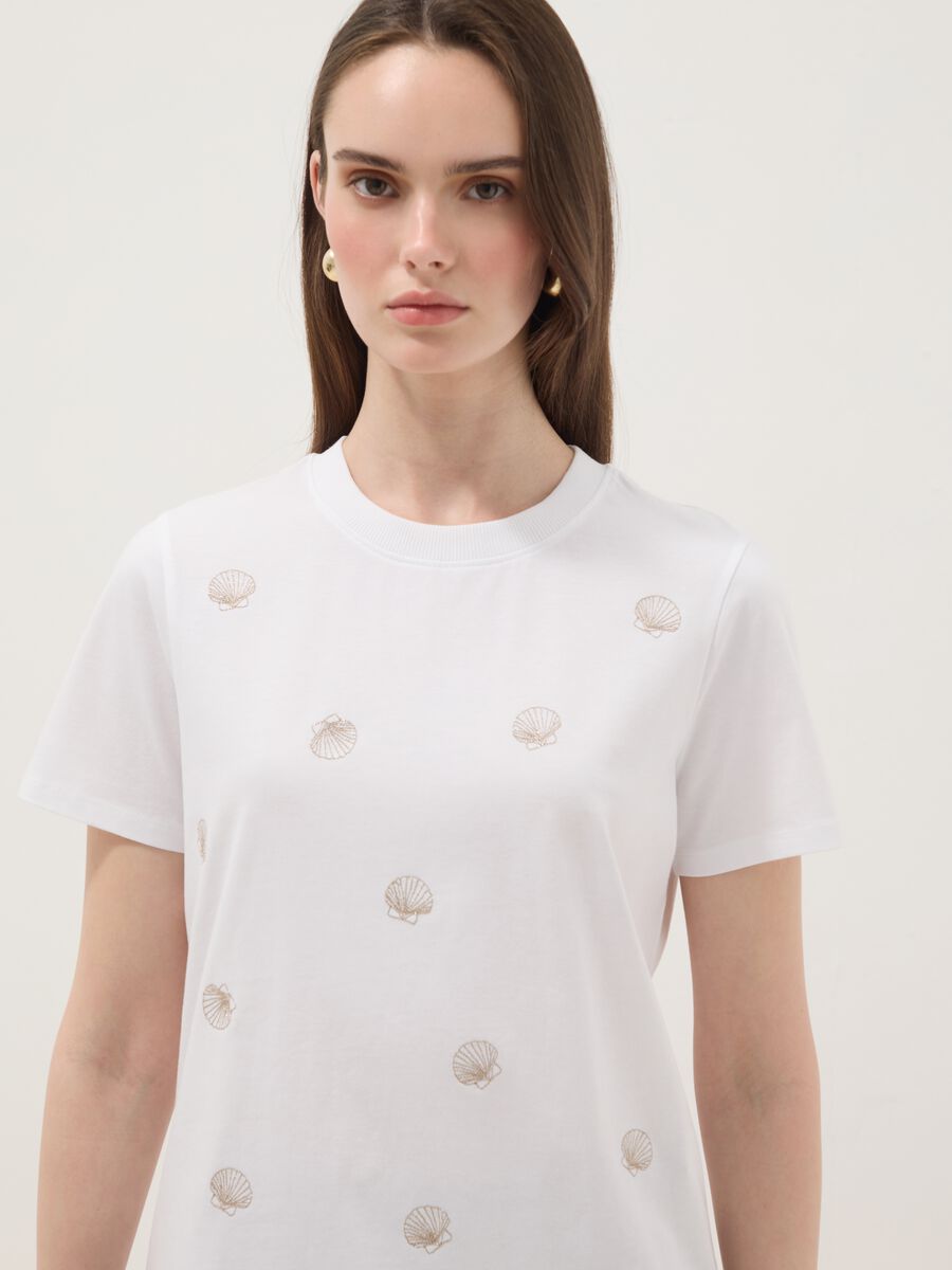 White pure cotton T-shirt with seashell print_0