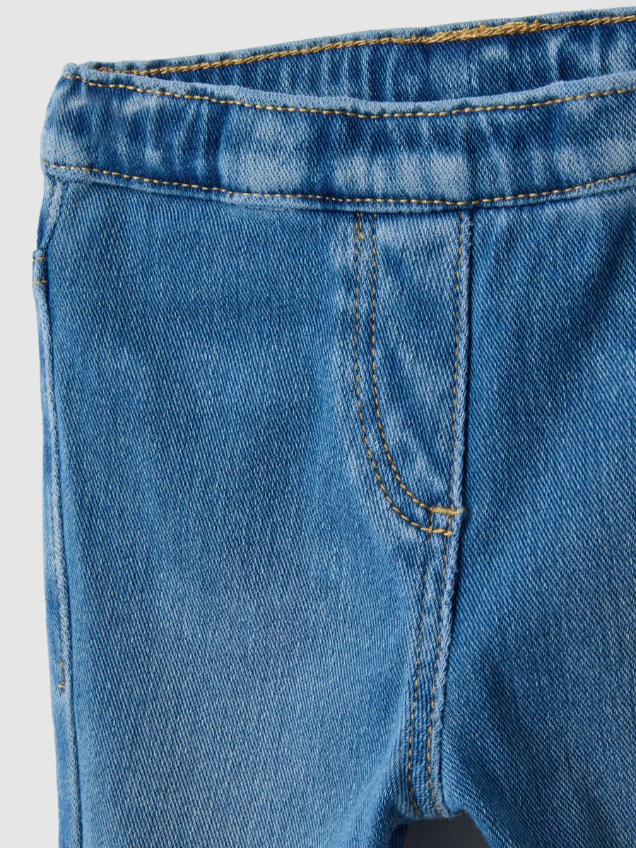 Jeggings in denim blu in misto cotone flare fit per bimba_3