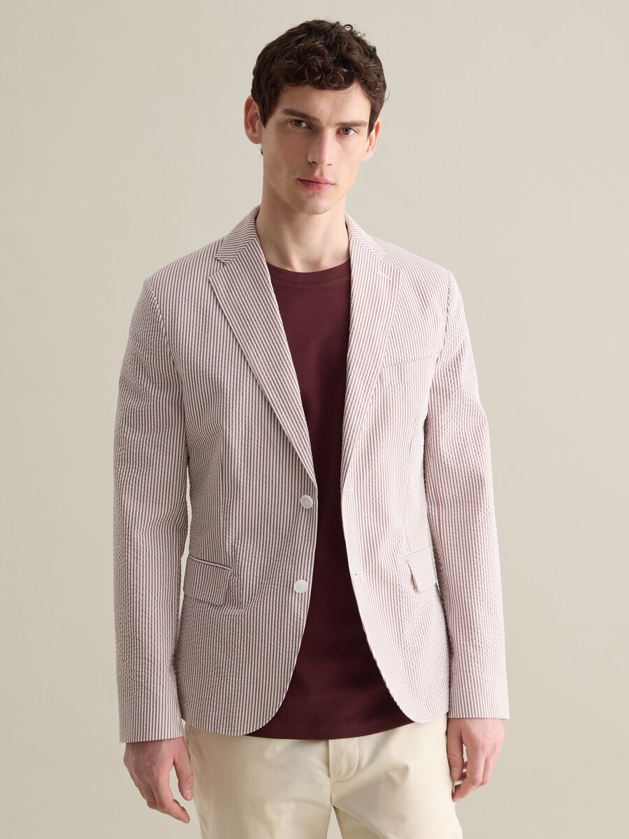 Blazer bianco e marrone slim fit in seersucker a righe_0