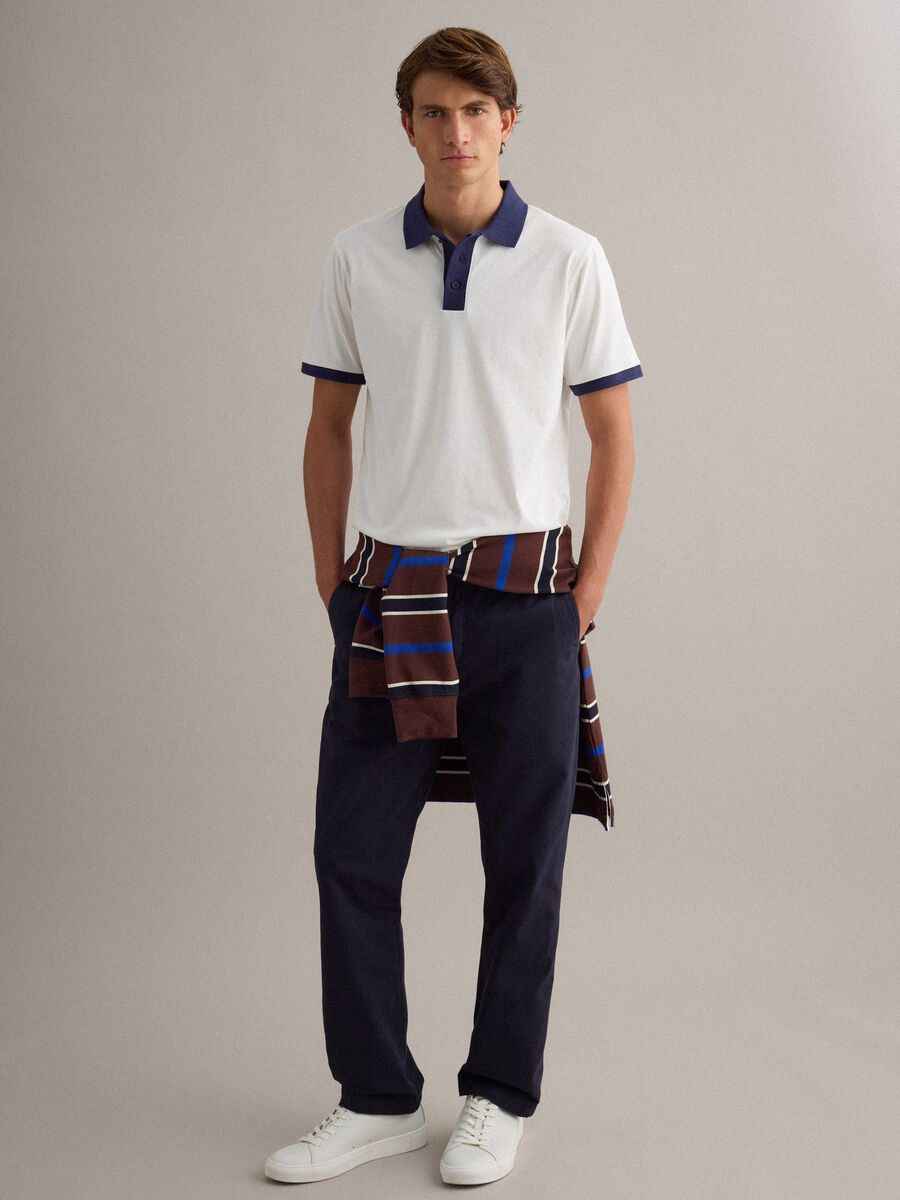 White pure cotton polo shirt with contrasting collar_1