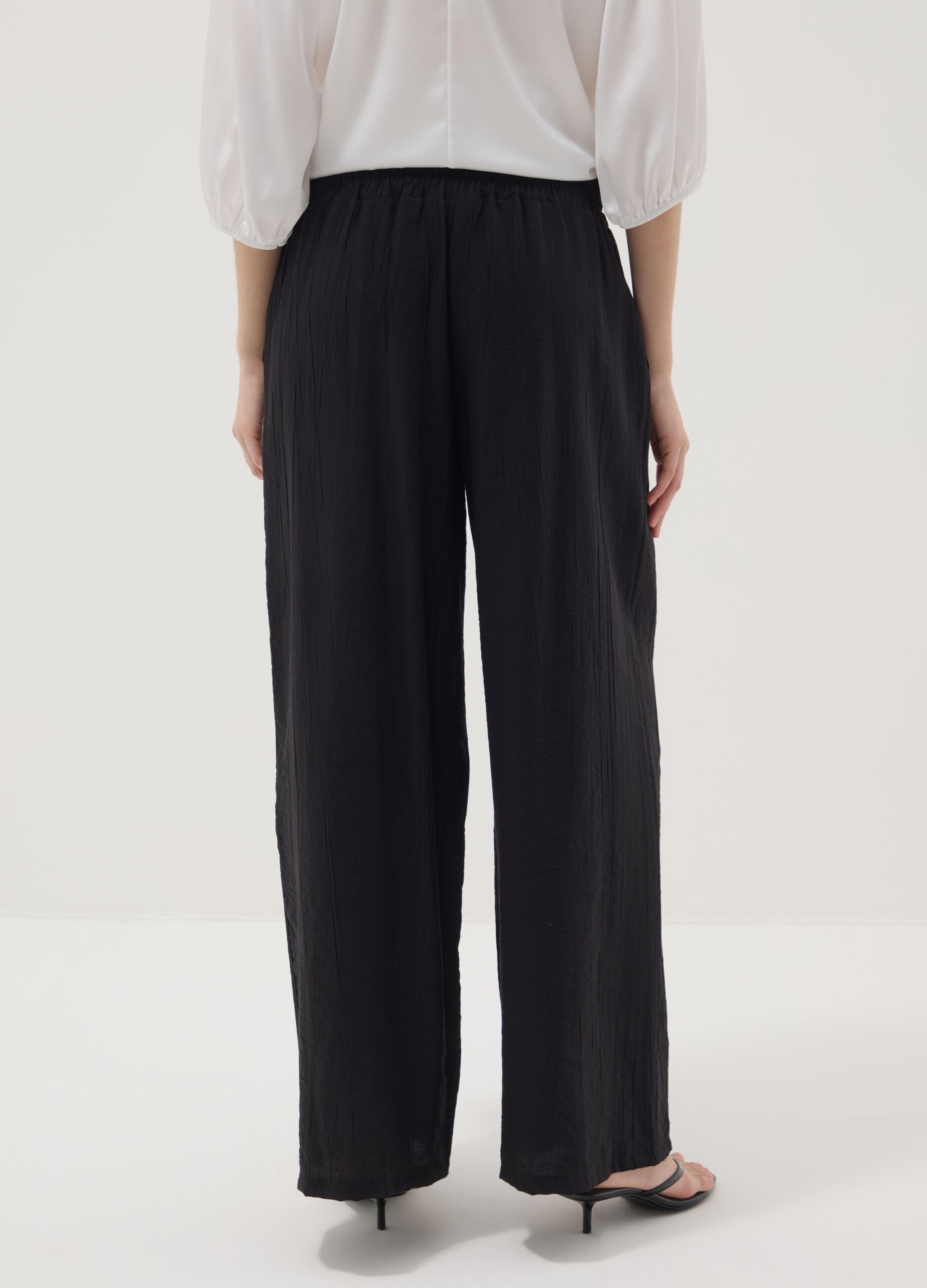 Black palazzo trousers in a viscose blend