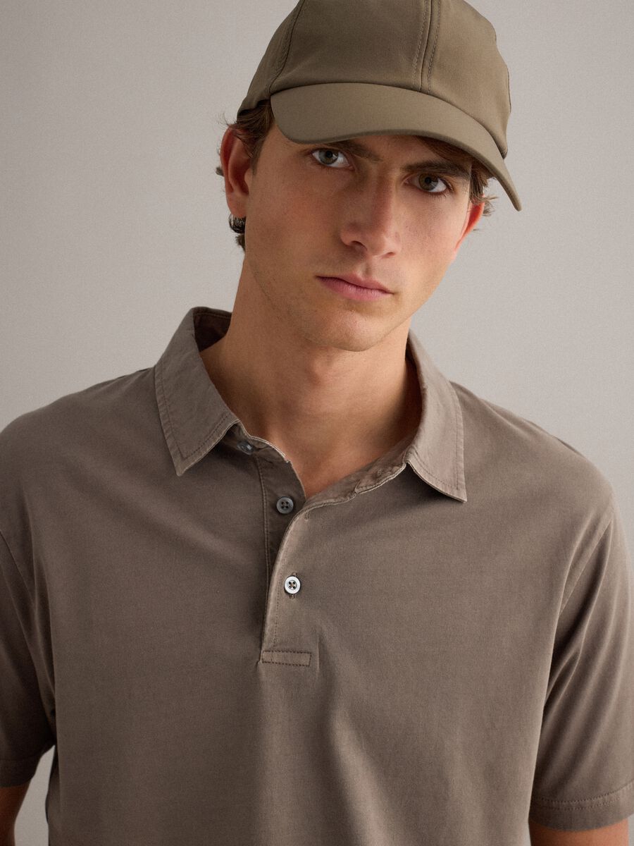 Brown short-sleeve polo in pure cotton, regular fit_0