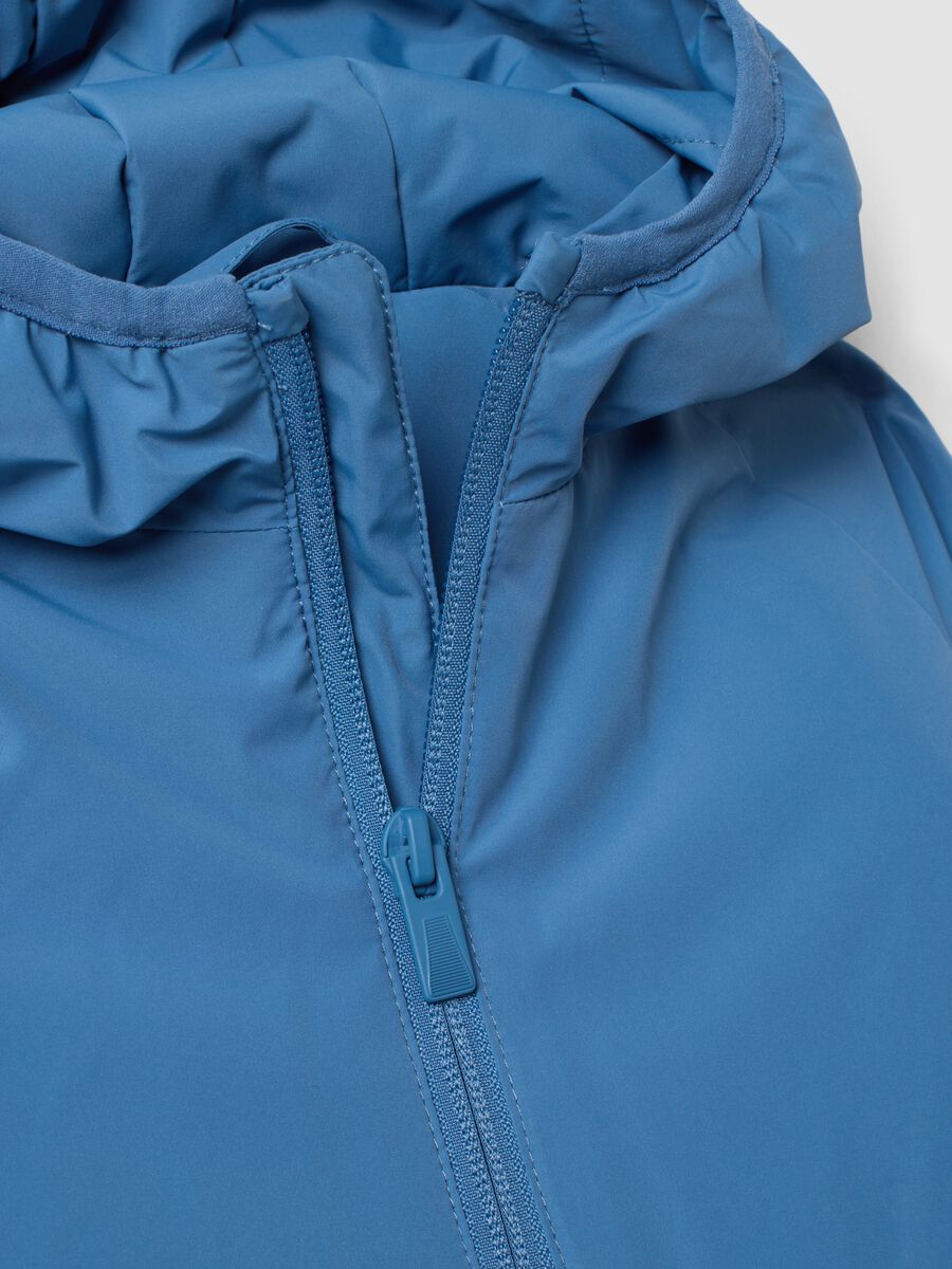 Giacca idrorepellente blu con cappuccio e zip regular fit per bimbo_3