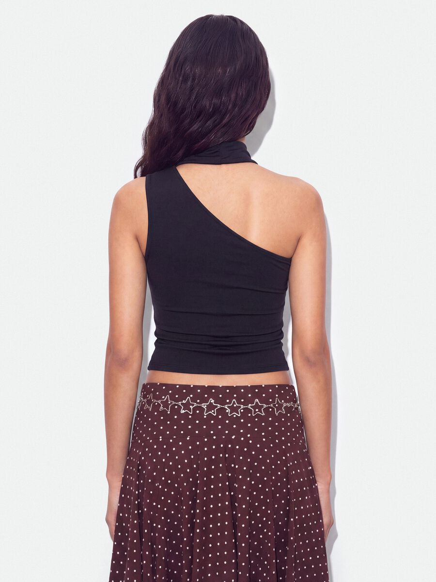 Top nero in tessuto elasticizzato con scollo asimmetrico e fascia drappeggiata_3