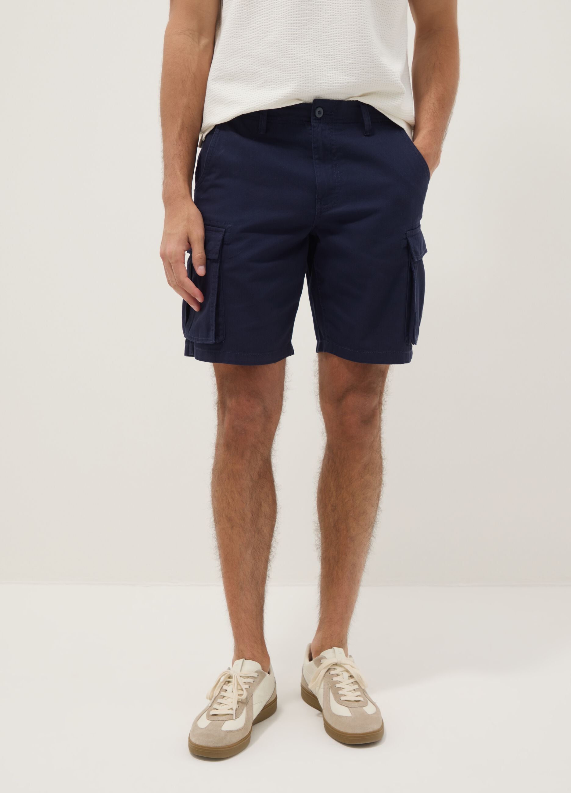 Blue regular-fit pure cotton cargo shorts