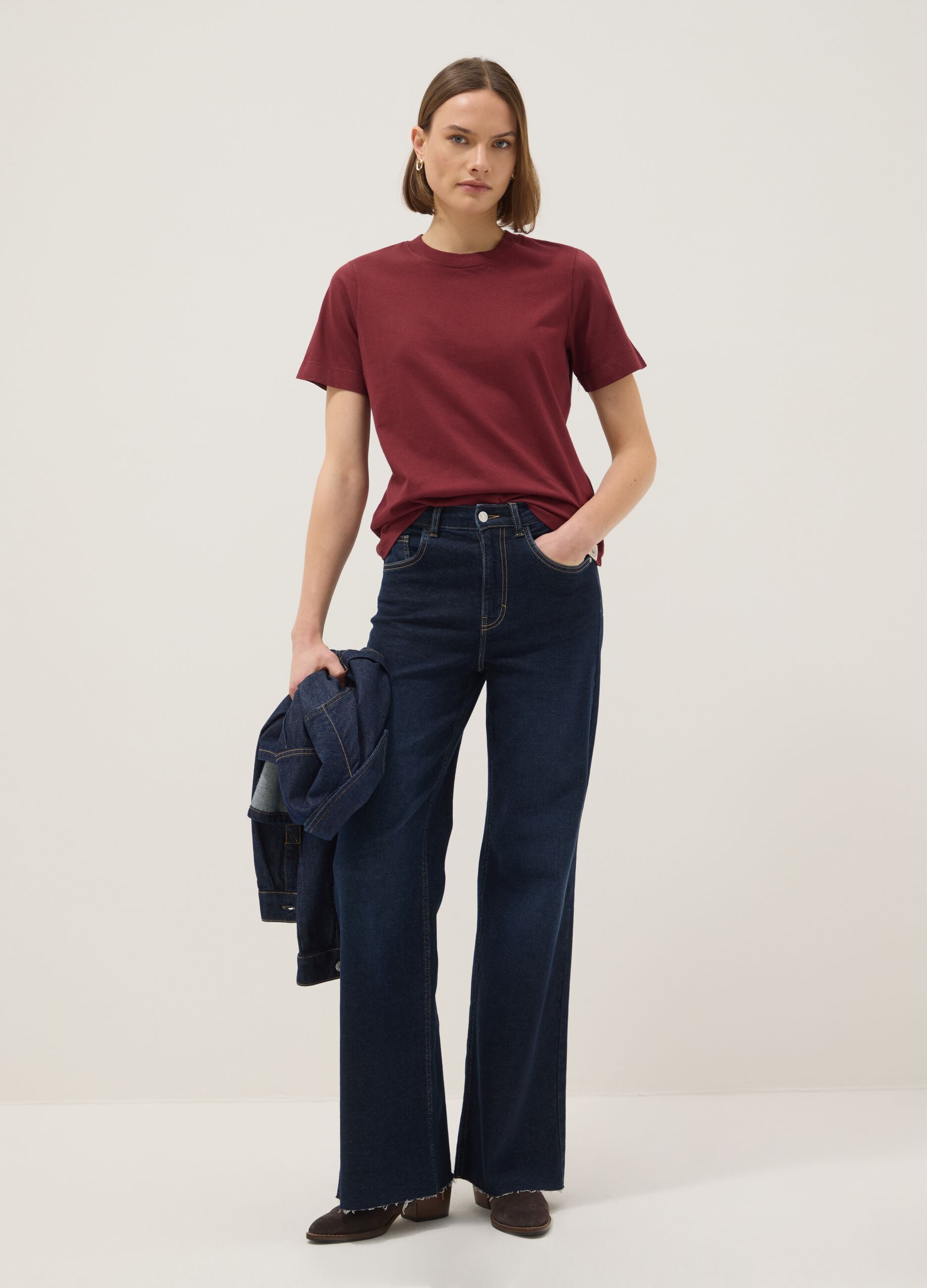 Red crew neck t-shirt in pure cotton regular fit