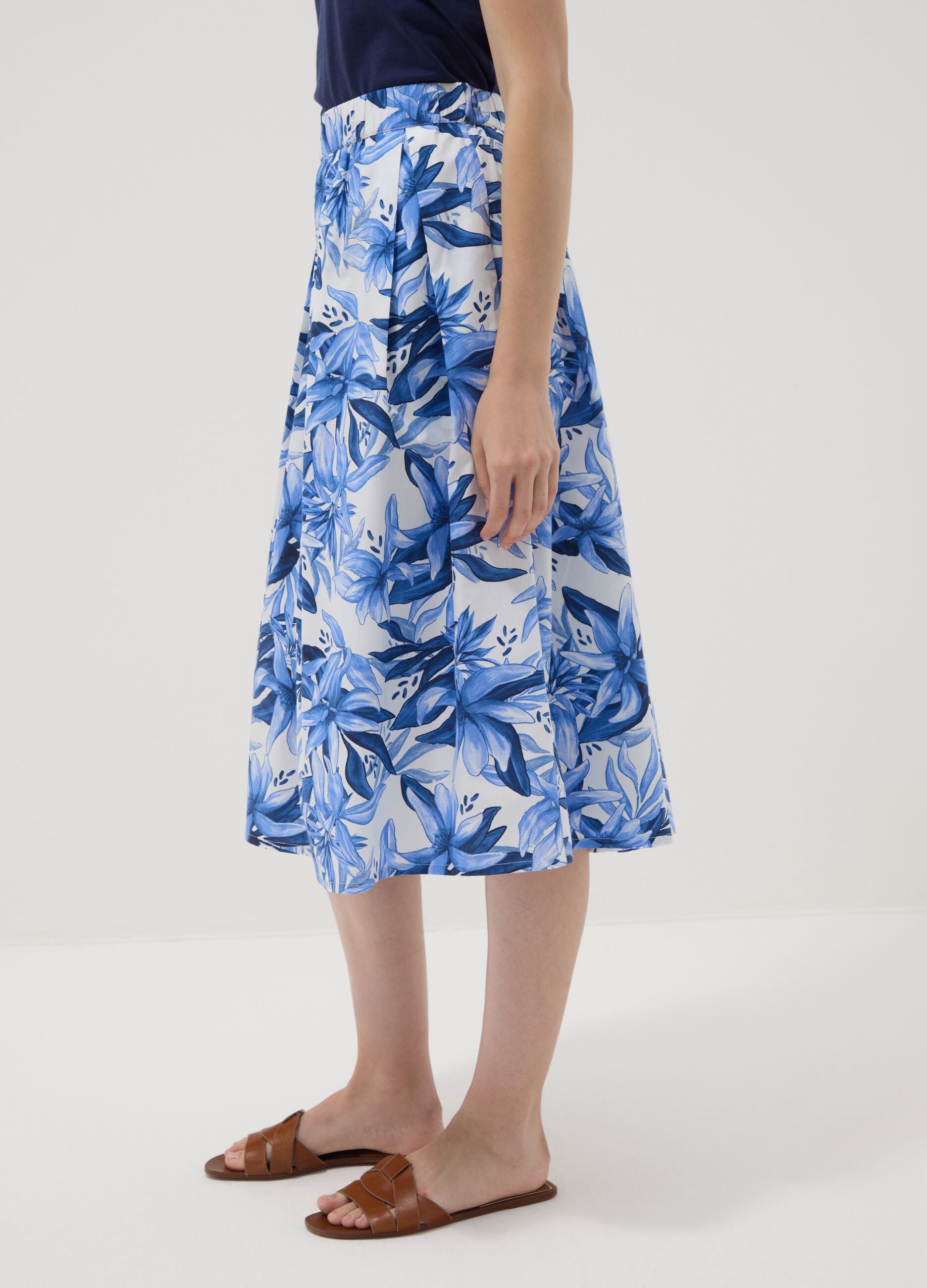 Blue and white cotton midi skirt with floral print