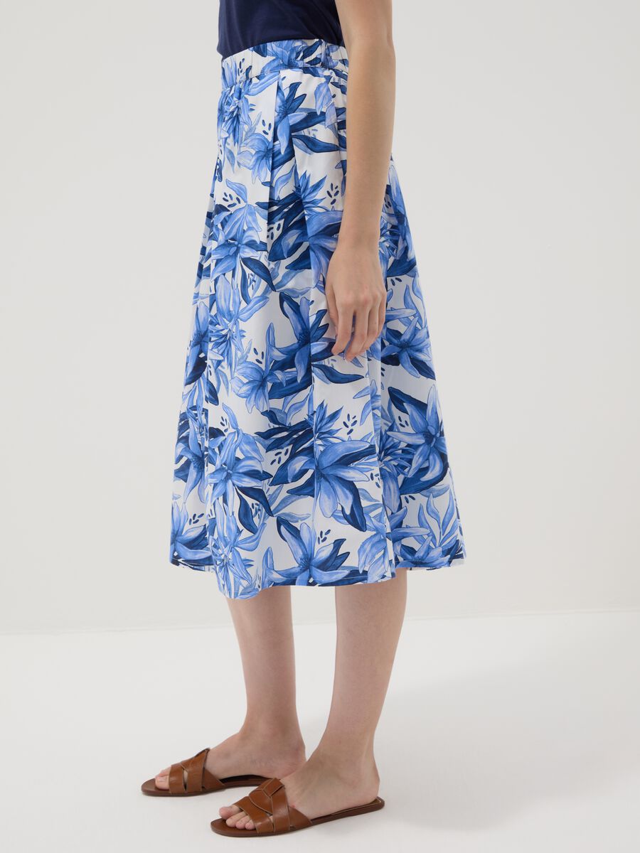 Blue and white cotton midi skirt with floral print_3